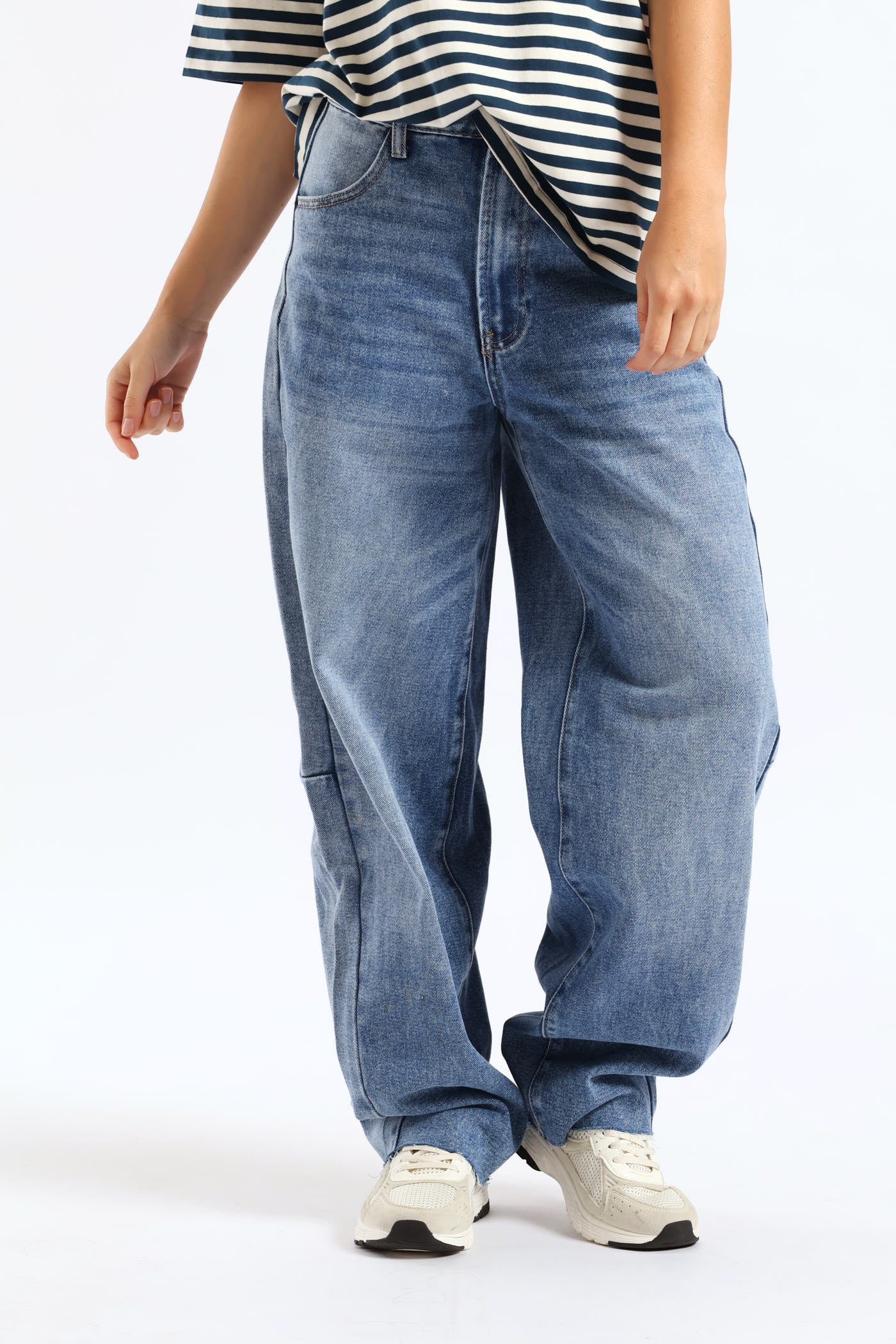 Contrast Barrel Denim - Salty Mid Wash - Image 2