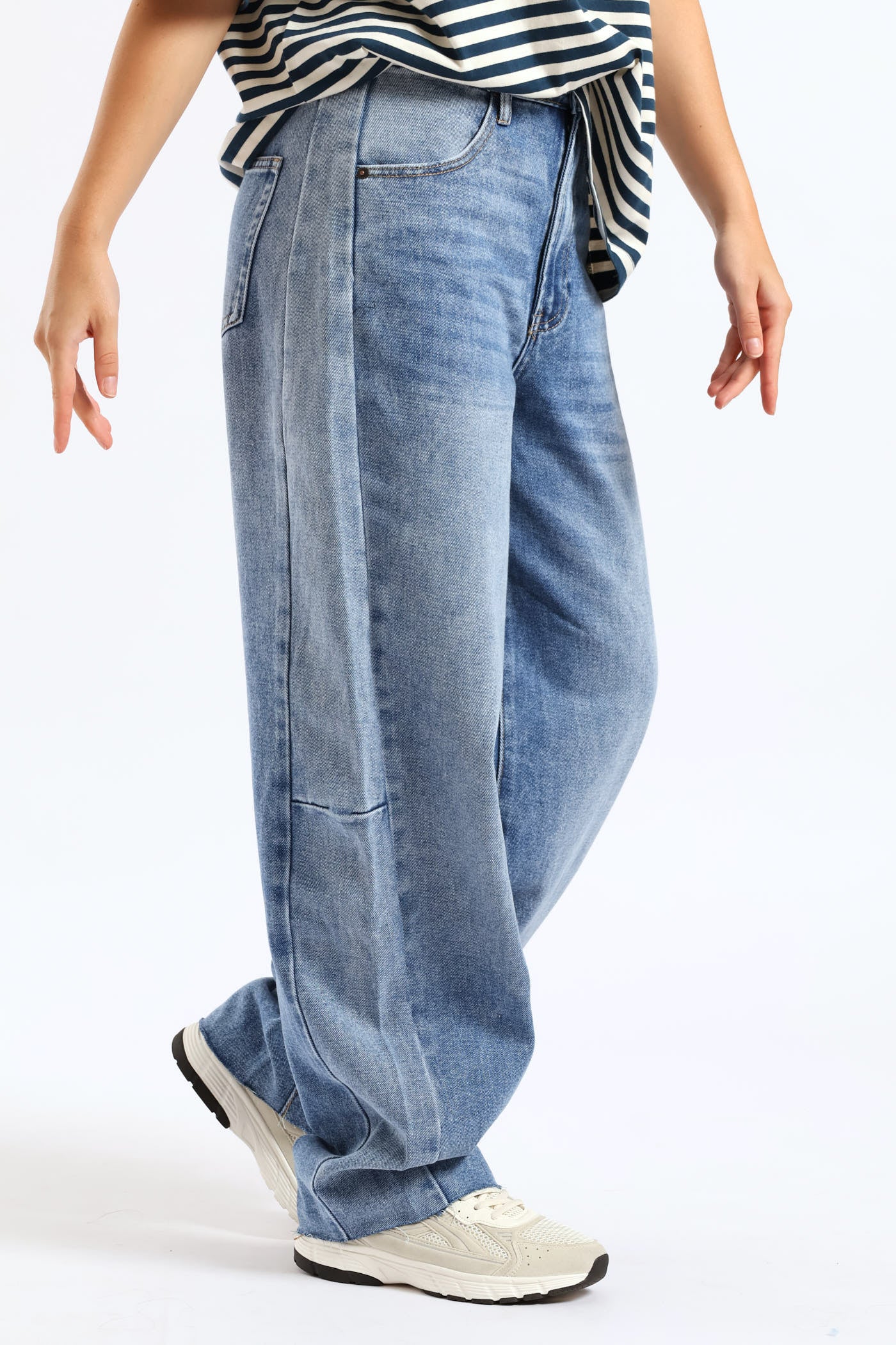 Contrast Barrel Denim - Salty Mid Wash - Image 3