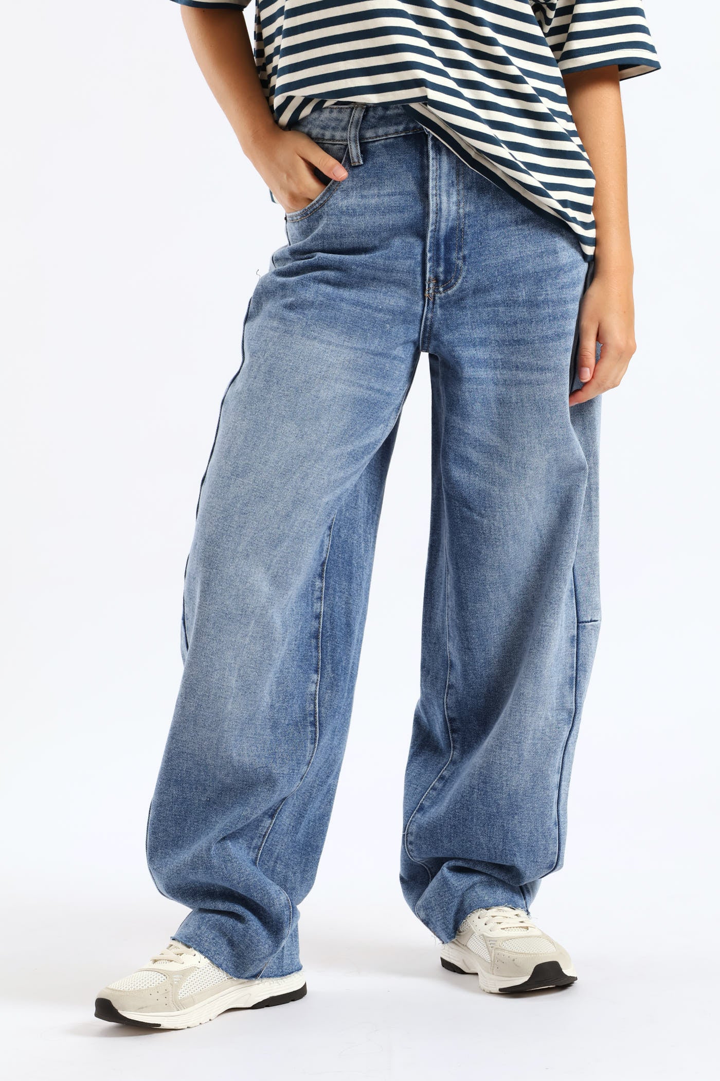 Contrast Barrel Denim - Salty Mid Wash - Image 5