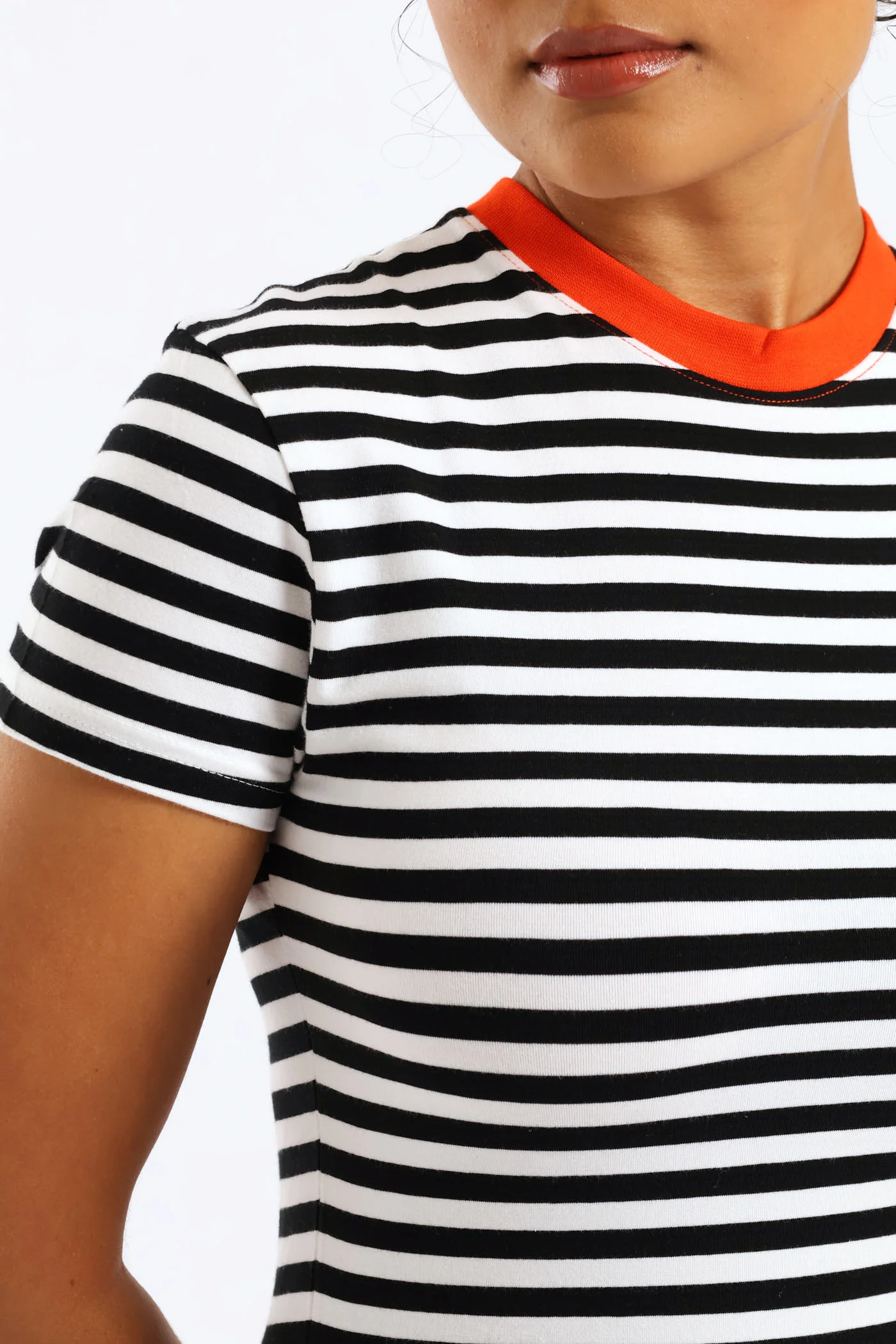 Contrast Neckline Stripe Tee - Black/White - Image 2