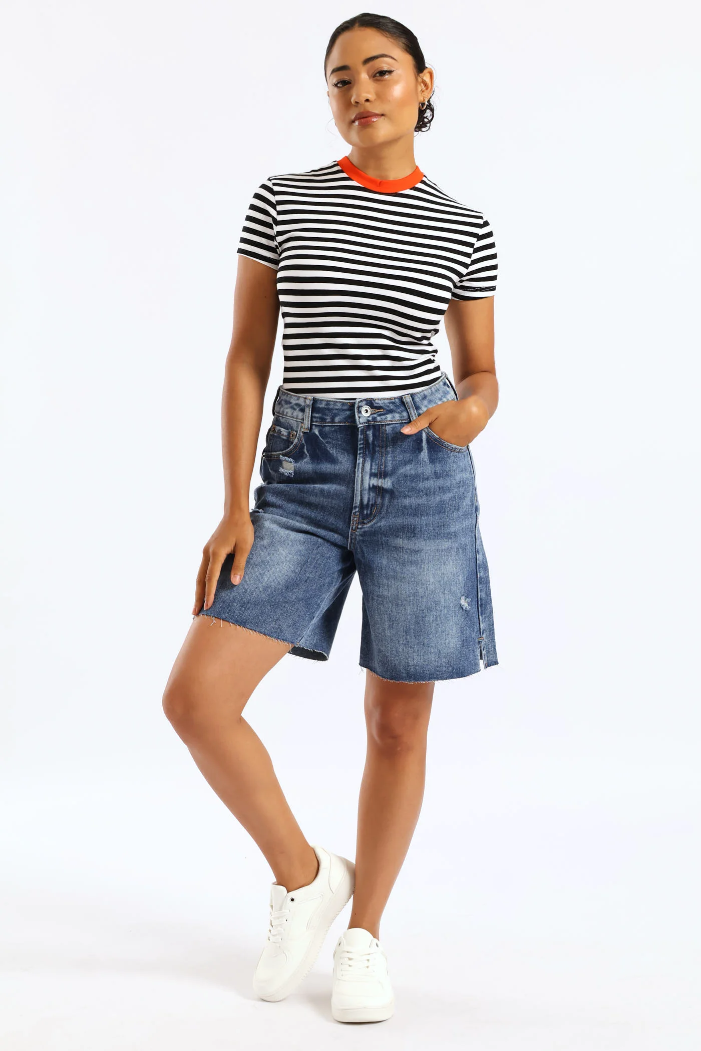 Contrast Neckline Stripe Tee - Black/White - Image 5