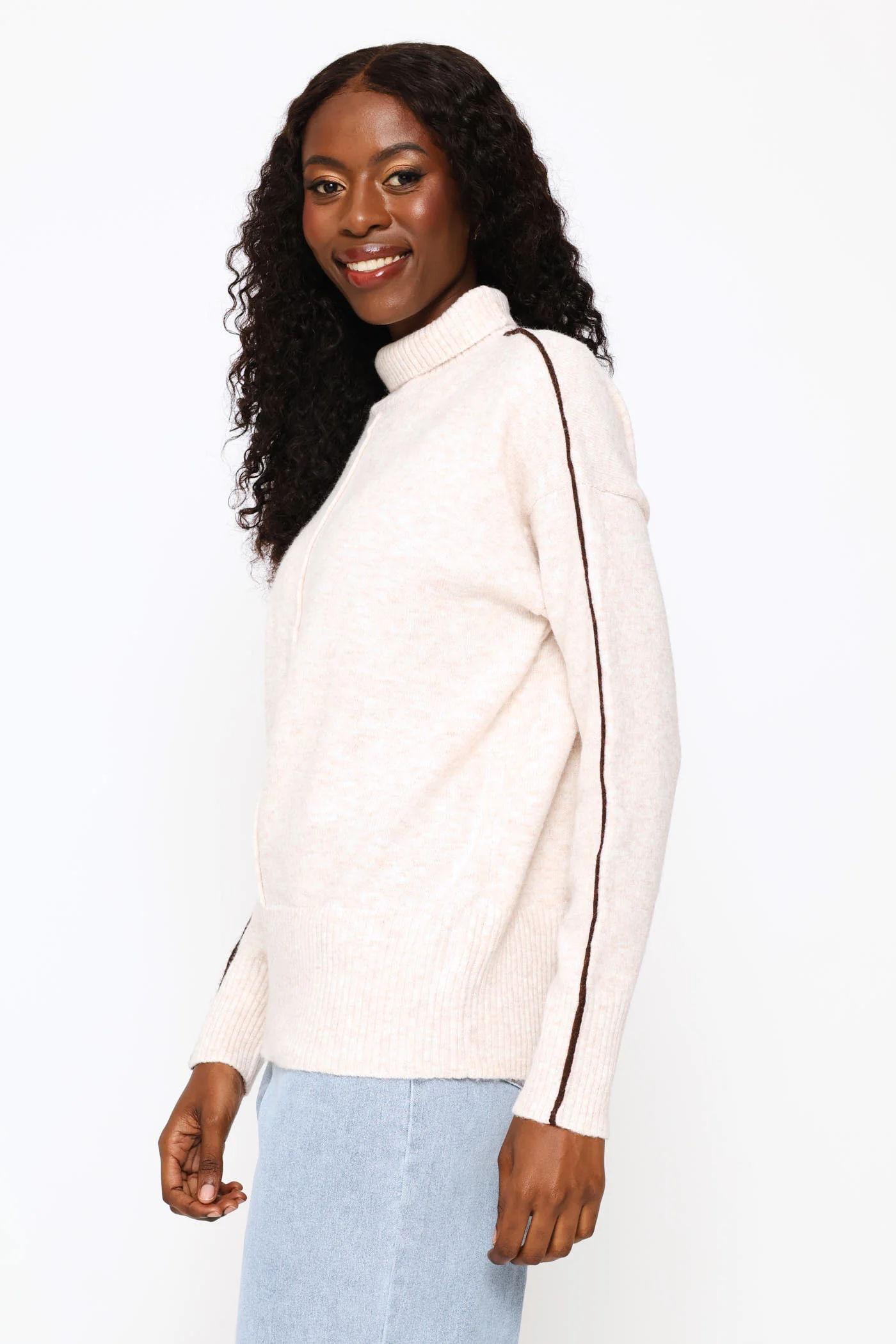 Contrast Stitching Boxy Turtle Neck Knitwear - Oatmeal - Image 2