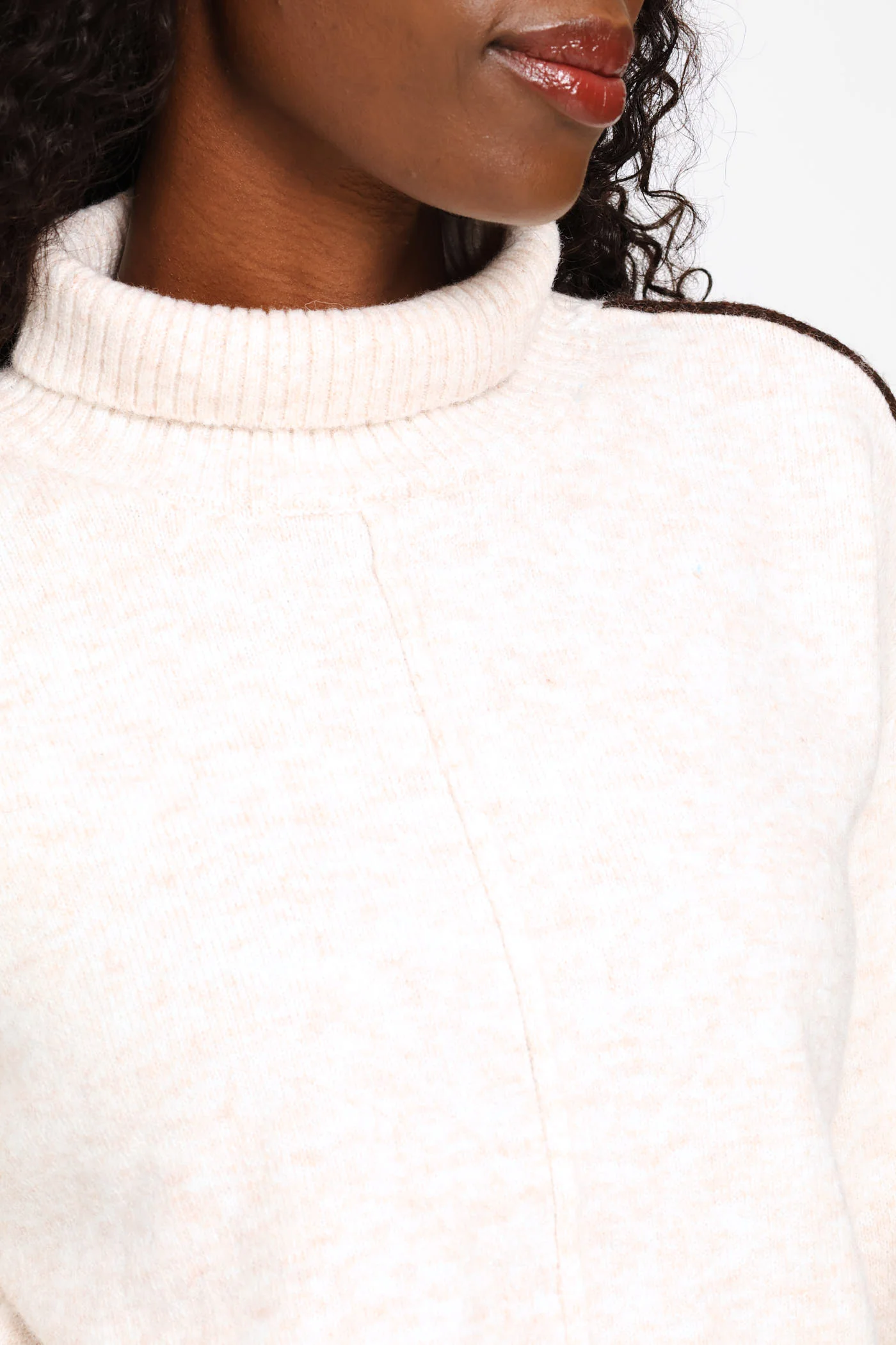 Contrast Stitching Boxy Turtle Neck Knitwear - Oatmeal - Image 5