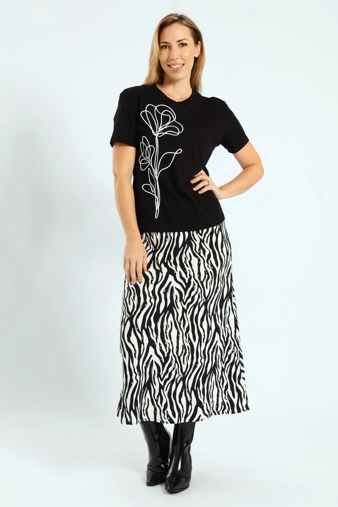 Cornelli Flower Tee - Black - Image 2