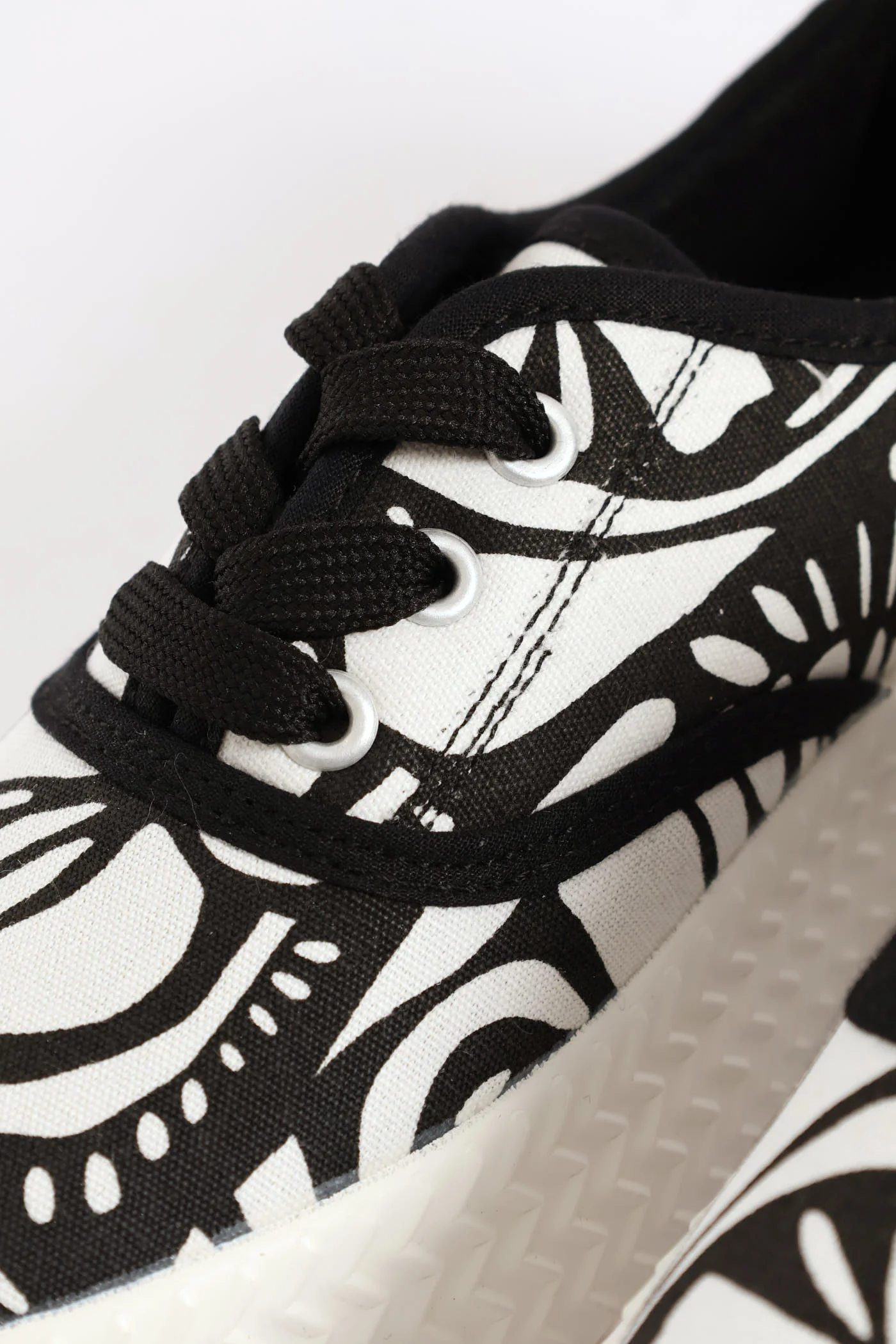 Cresida Canvas Sneaker - Black/White - Image 2
