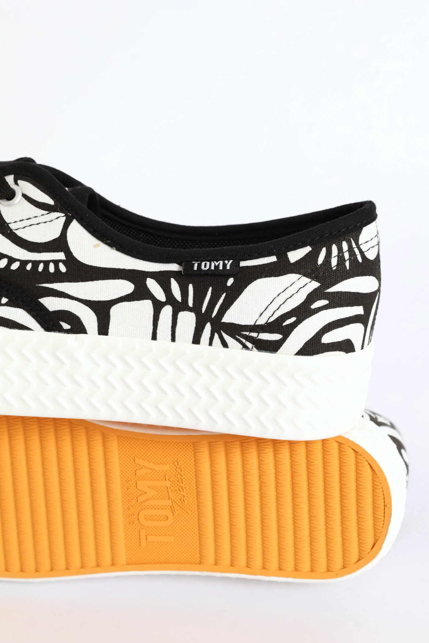 Cresida Canvas Sneaker - Black/White - Image 7