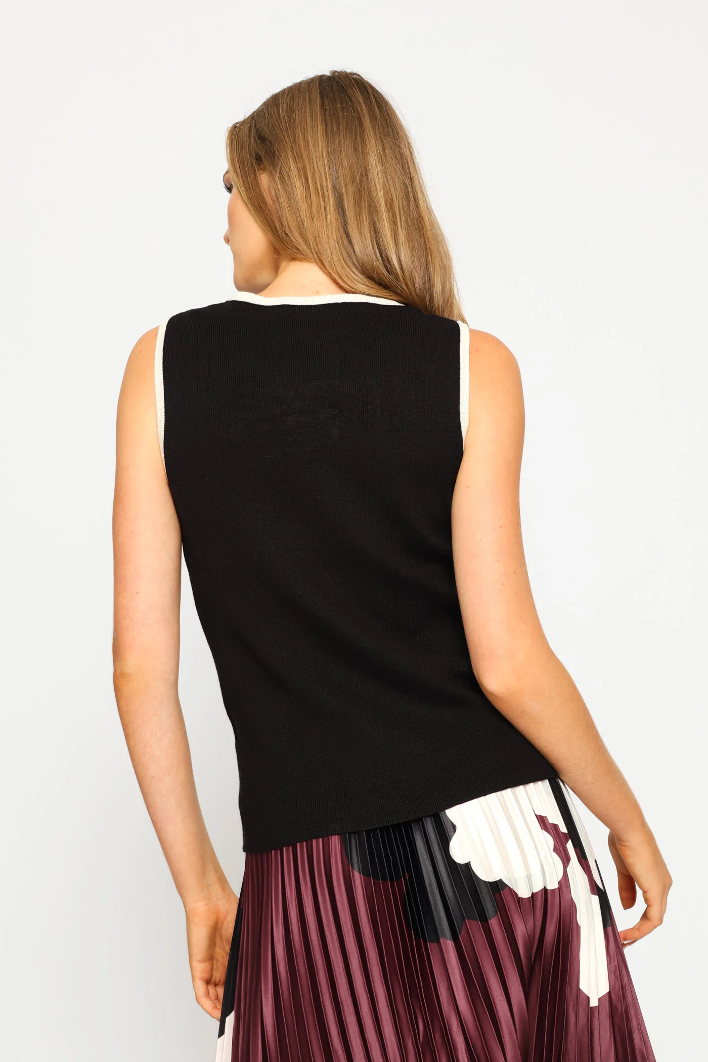 Crew Neck Contrast Pullover - Black/Cream - Image 8