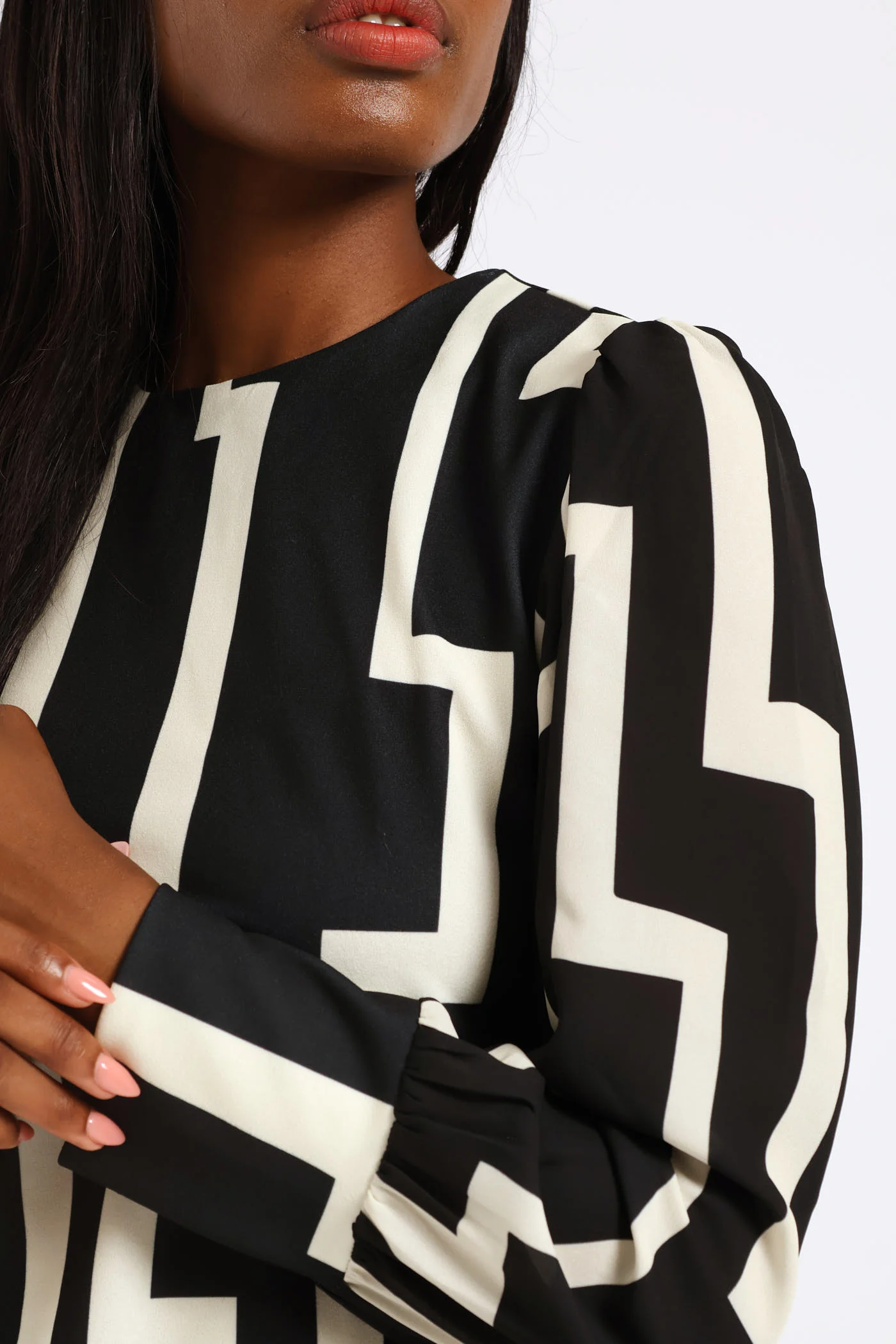 Crew Neck Knitwear Combo Blouse - Black/Cream - Image 4