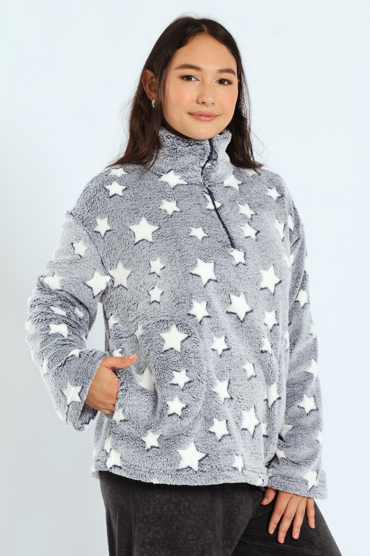 Crop Pullover Stars Snuggie - Image 3