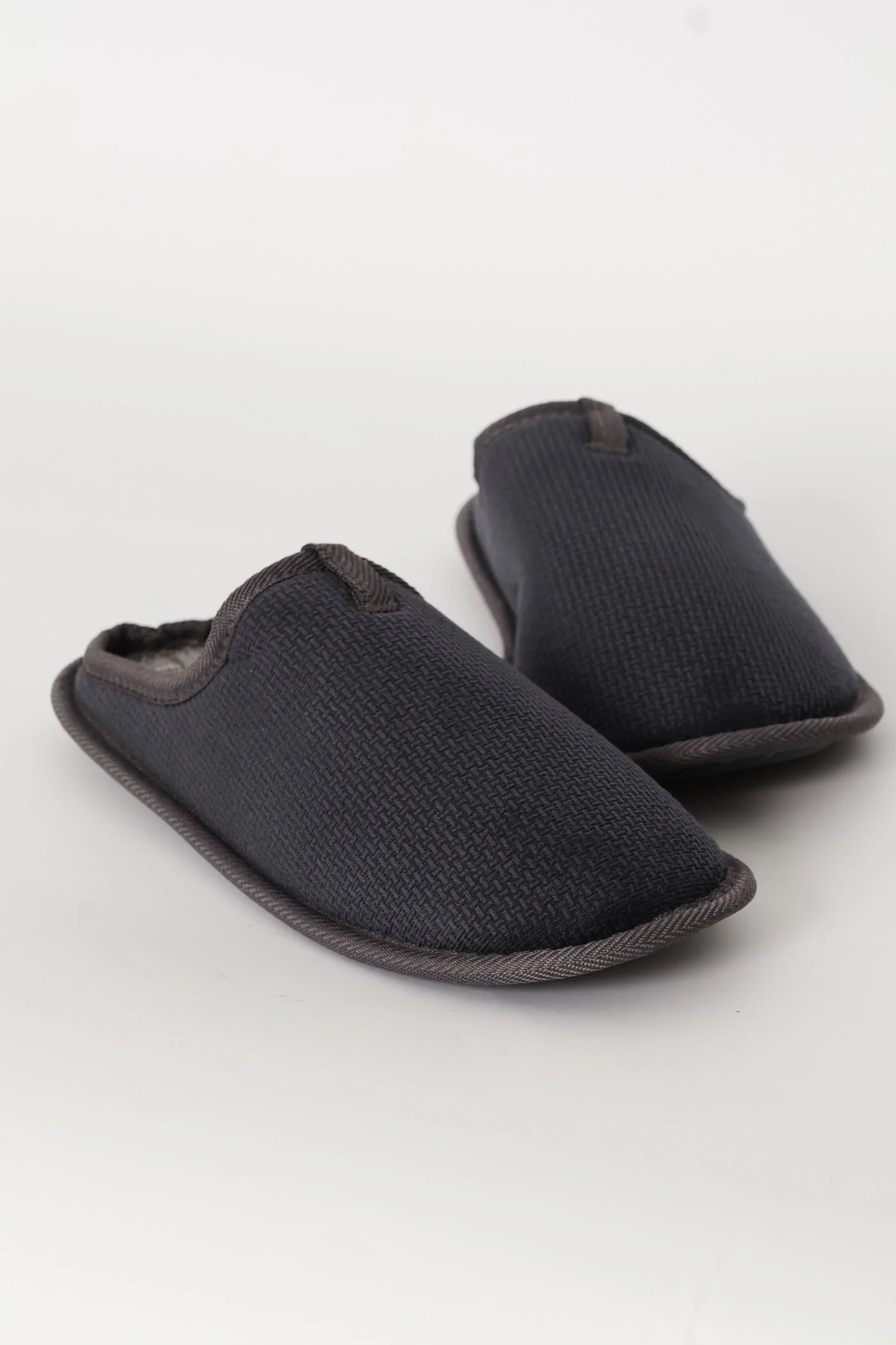 Diamond Embossed Check Footbed Slippers - Grey - Image 5