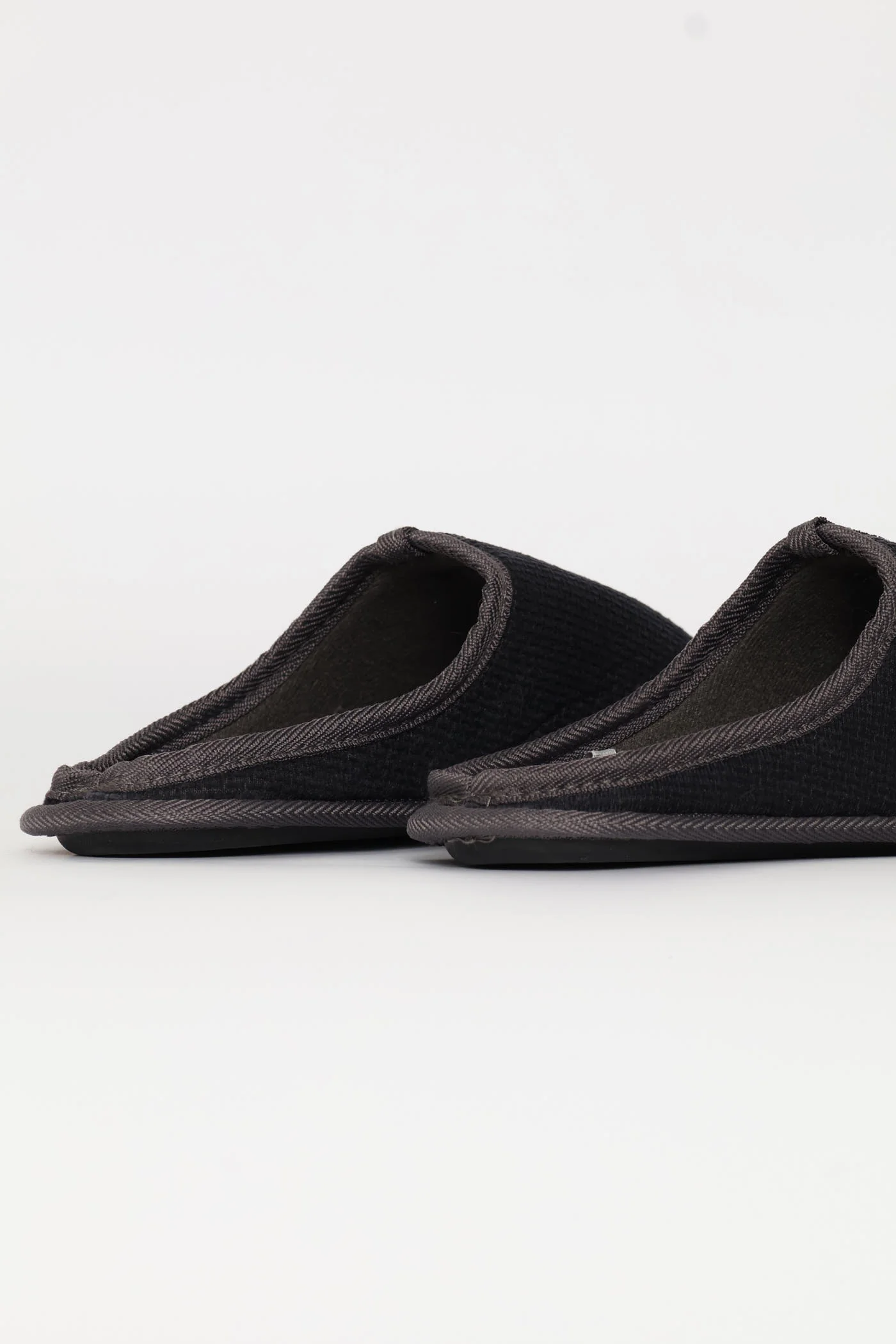 Diamond Embossed Check Footbed Slippers - Grey - Image 6