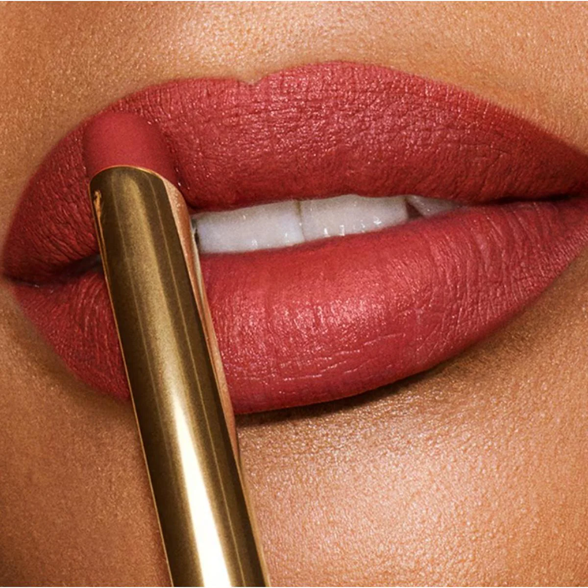 Pure Color Explicit Silk Matte Lipstick - Image 3