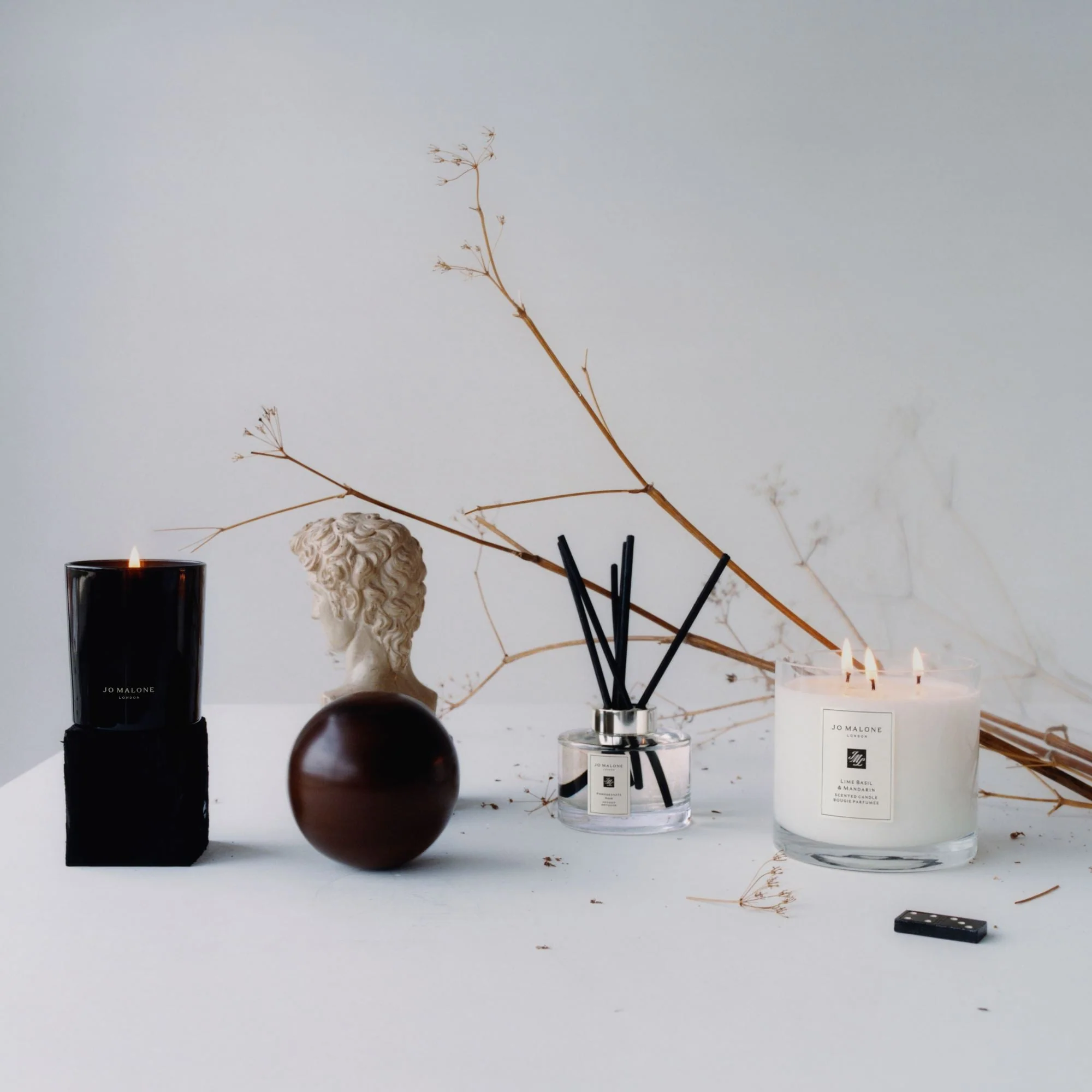 English Pear & Freesia Deluxe Candle 600g - Image 3