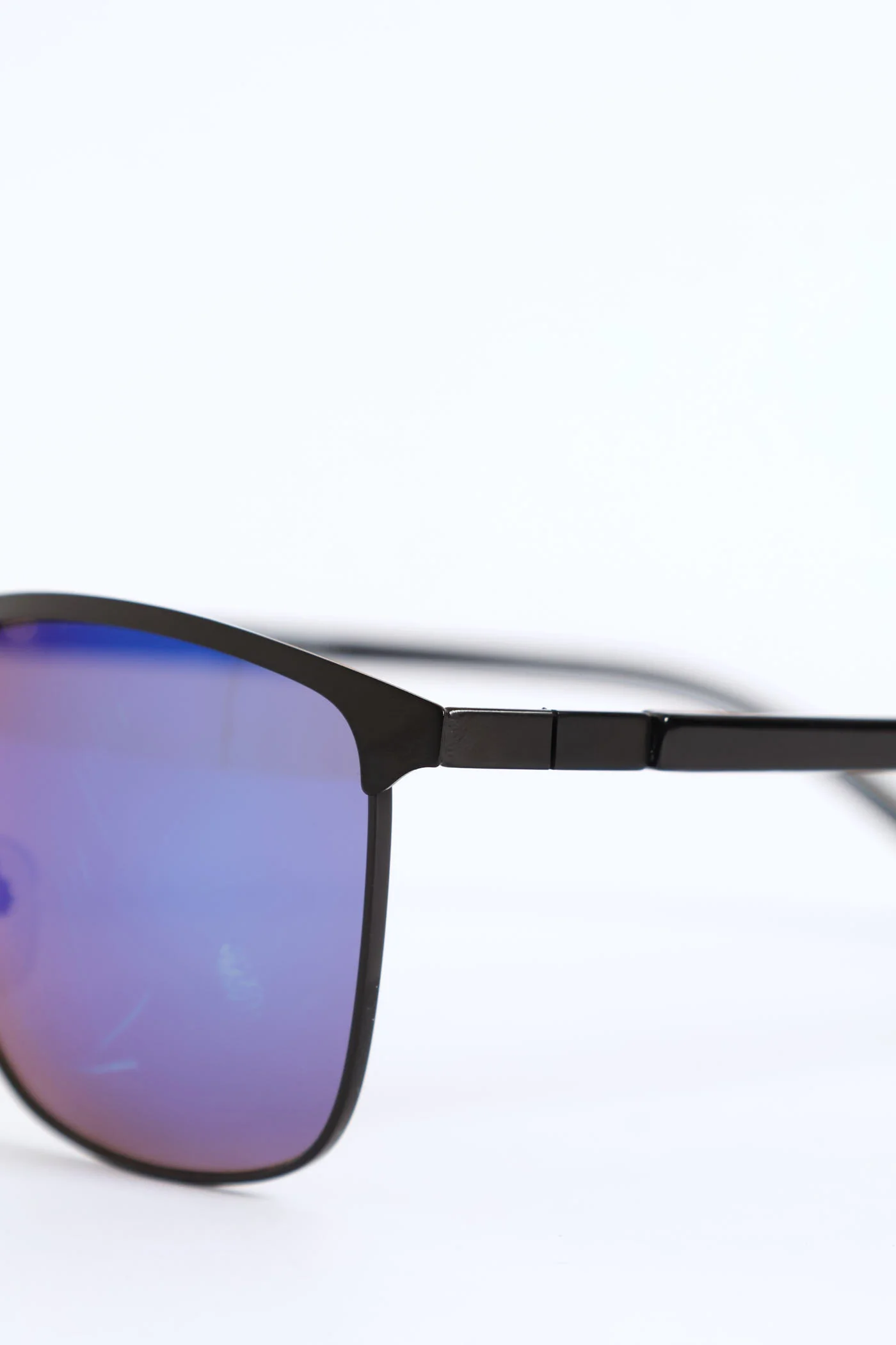 Epoxy Metal Wrap Sunglasses - Black - Image 2
