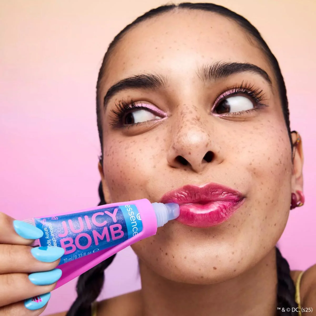 Superman Juicy Bomb Colour-Changing Shiny Lipgloss - Image 5