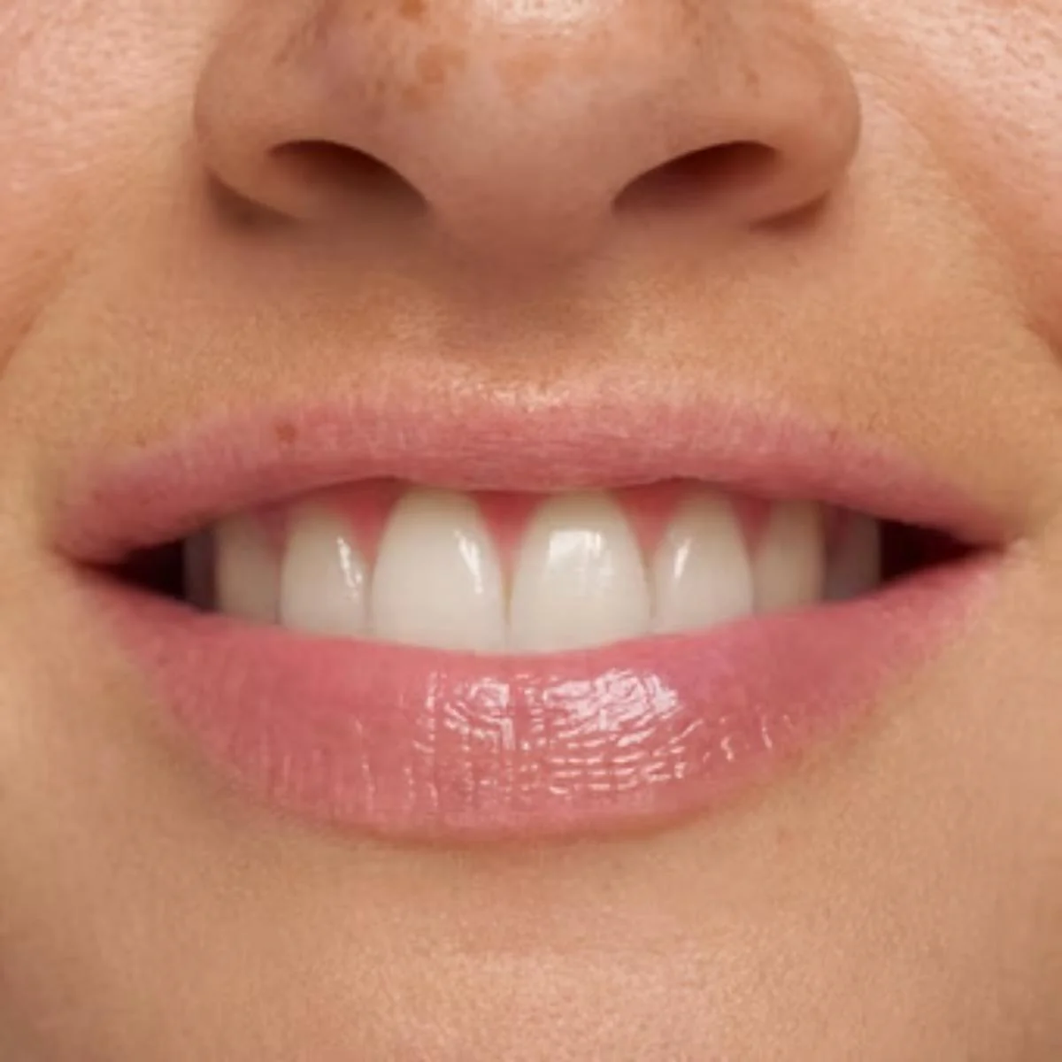 Lip Swirl Caring Mask - Image 5