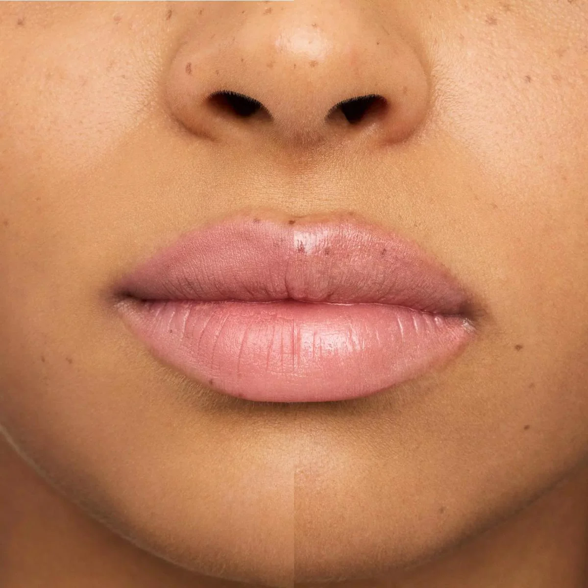 Pearly Potion Multi-Reflective Lipgloss - Image 3