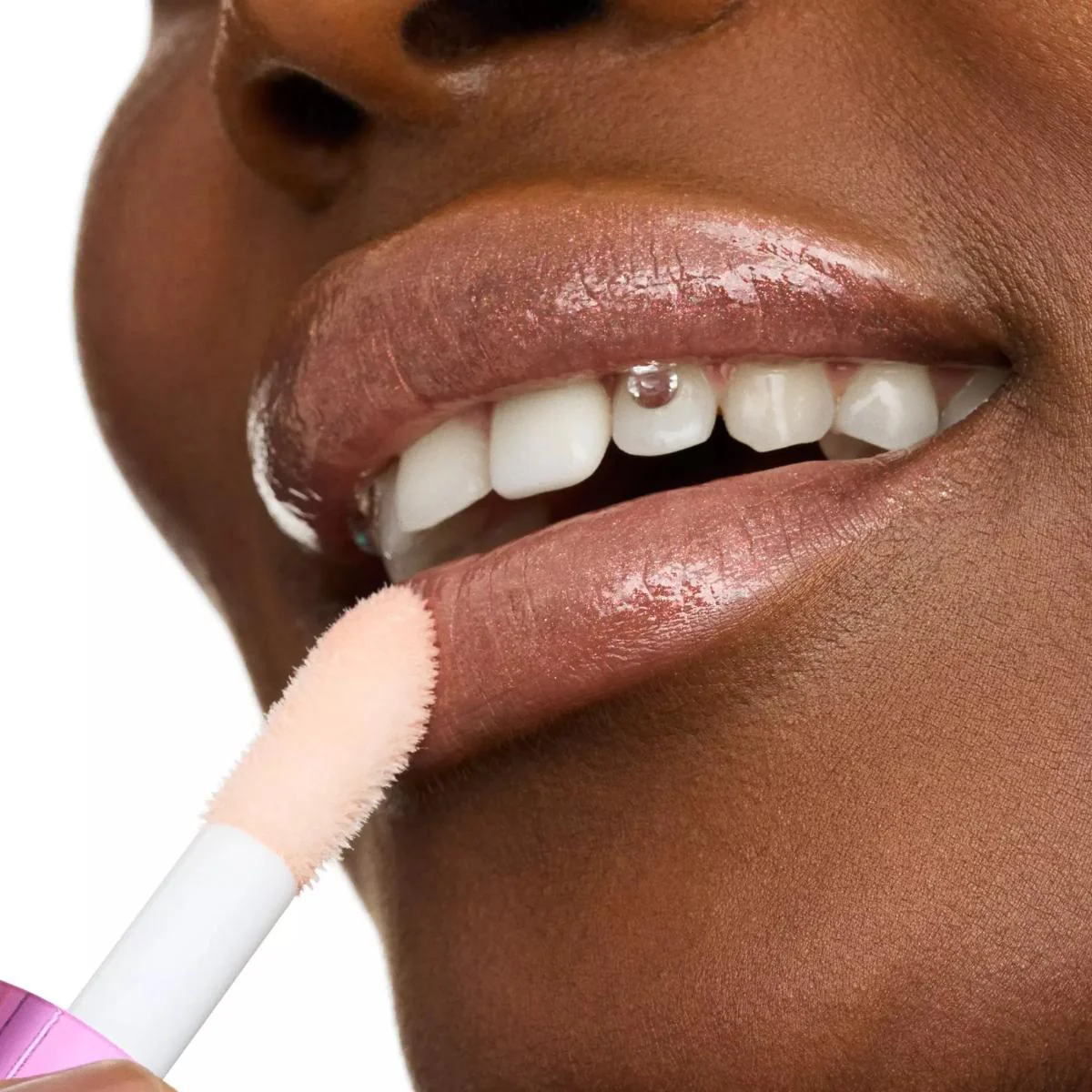 Pearly Potion Multi-Reflective Lipgloss - Image 8