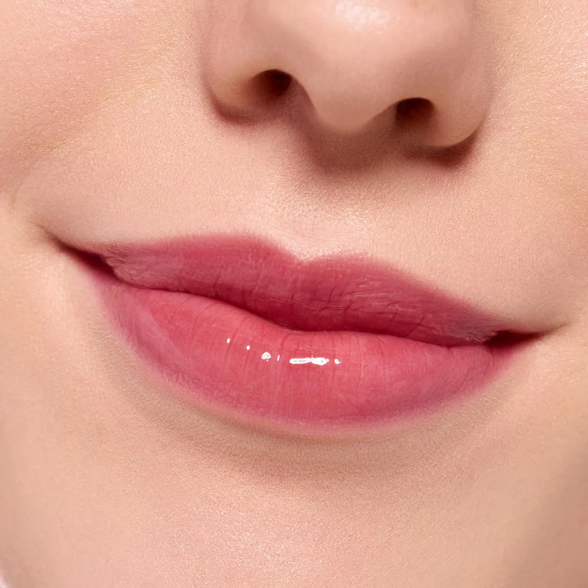 The Super Peptide Glossy Lip Treatment - Image 6