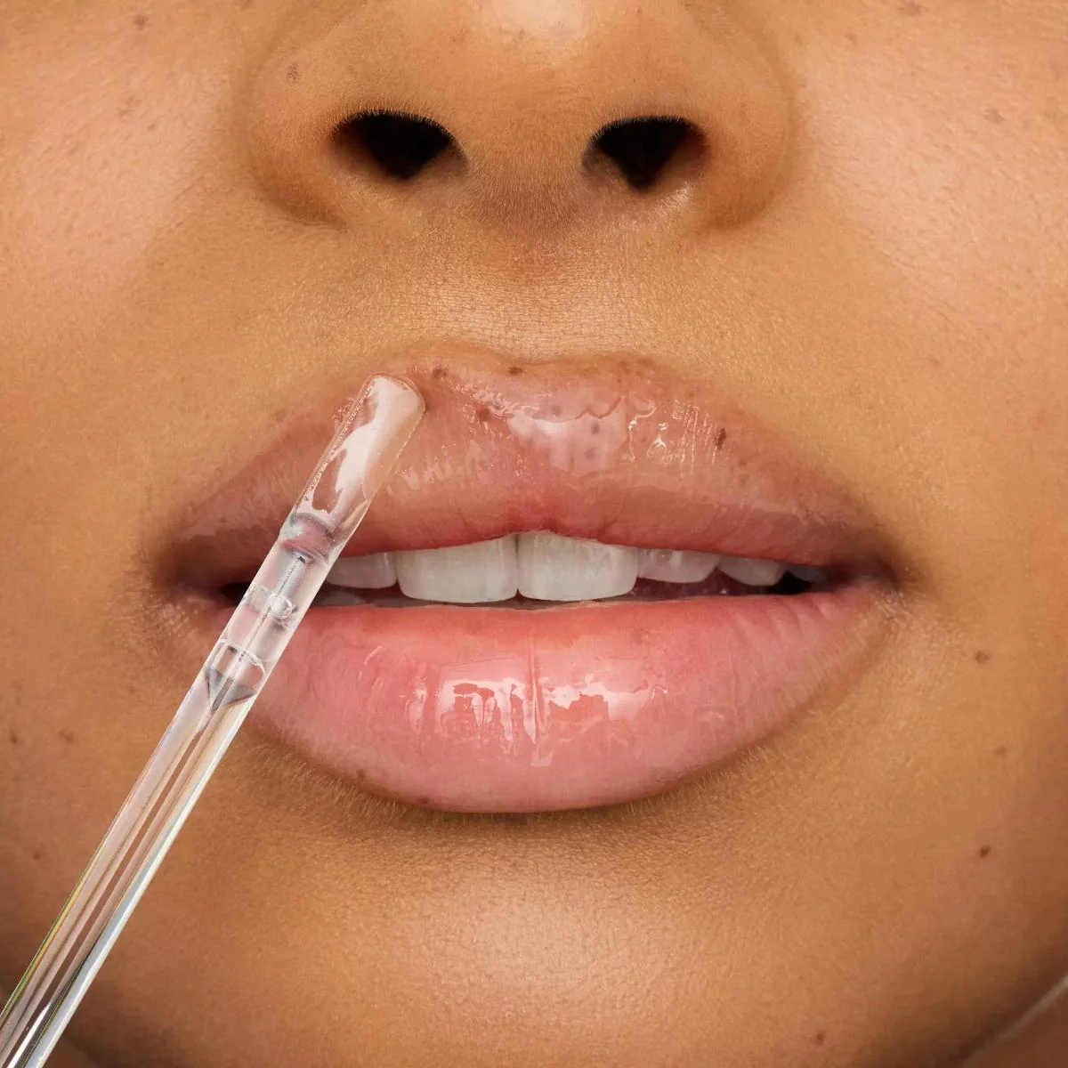 What The Fake! Glass Shine Plumping Lip Filler - Image 7