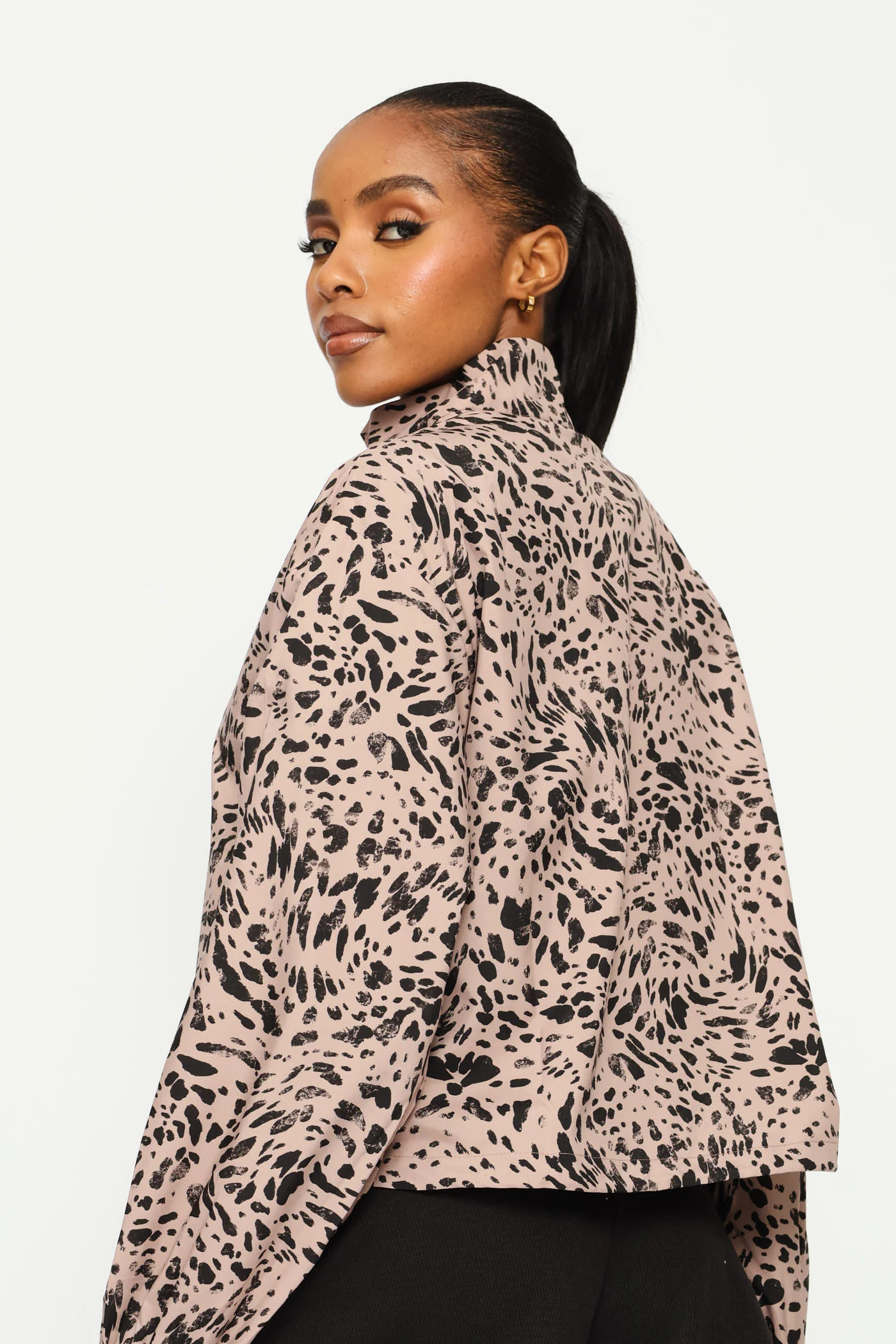 Essential Graphic Print Relaxed Woven Top - Sandstone - Image 5