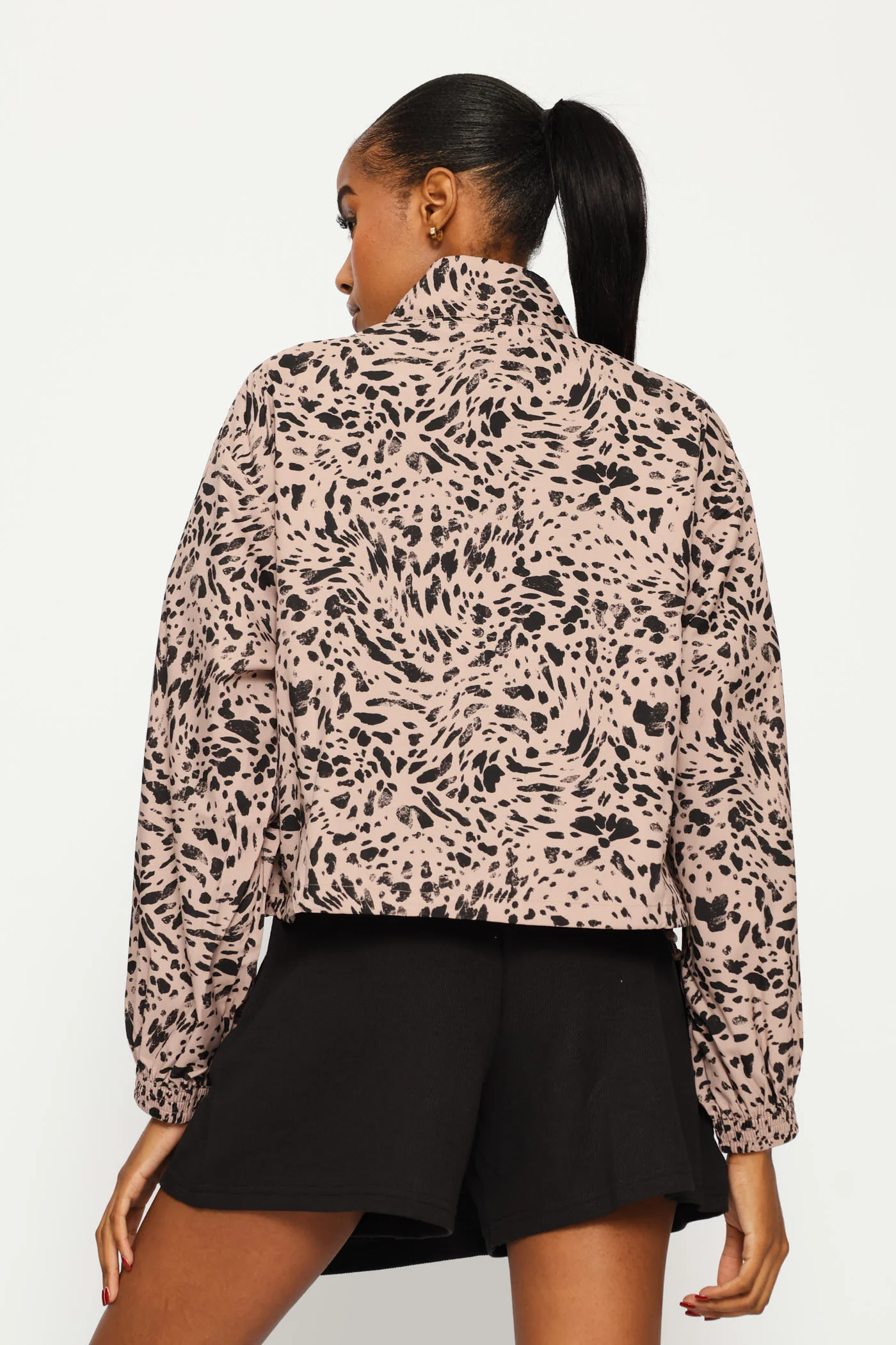 Essential Graphic Print Relaxed Woven Top - Sandstone - Image 6