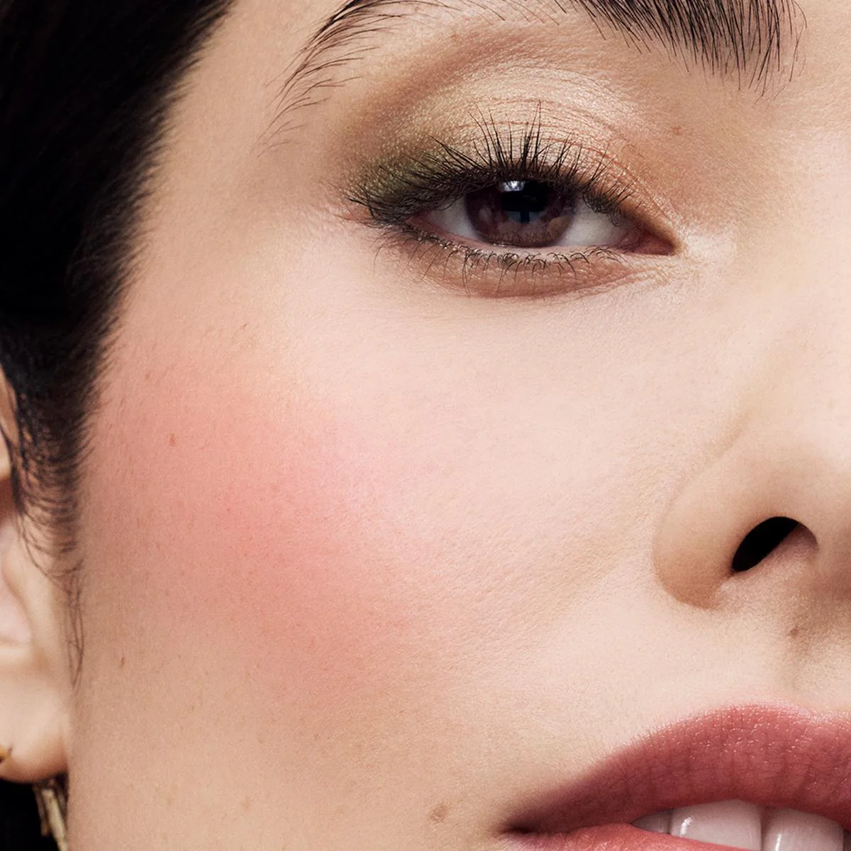 The Sculpting Blush Powder Blush - Image 12