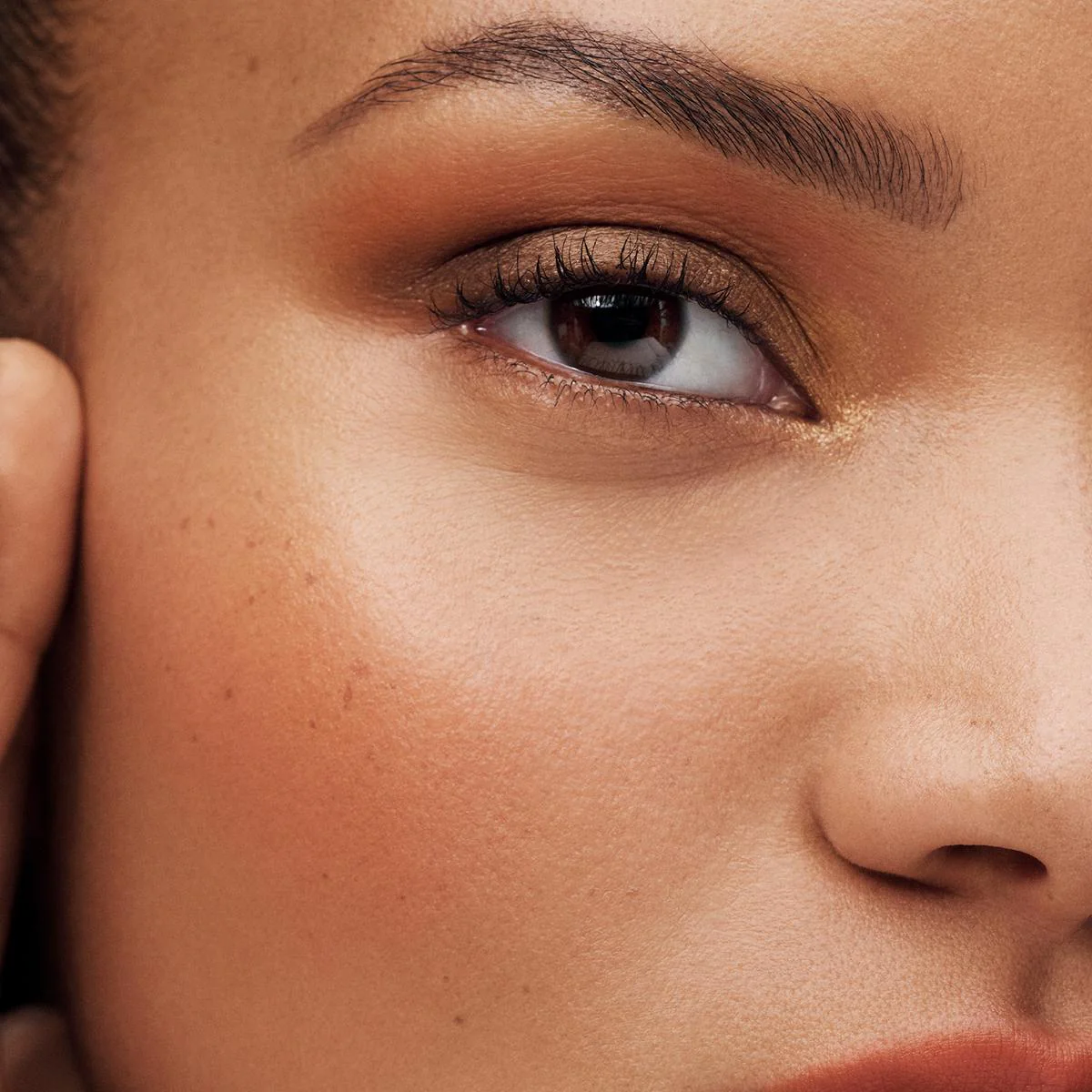 The Sculpting Blush Powder Blush - Image 3