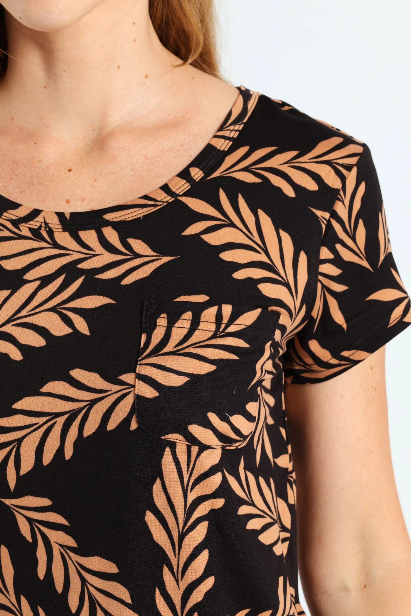 Fern Pocket Tee - Black/Beige - Image 4