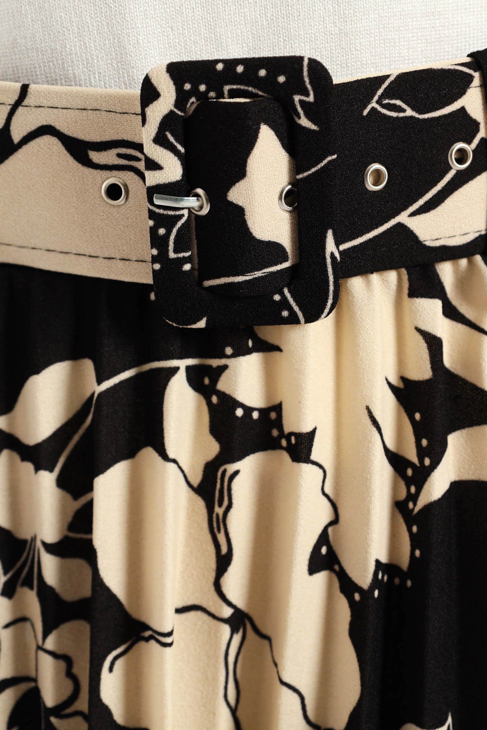 Floral Pleated Midi Skirt - Black/Cream - Image 5