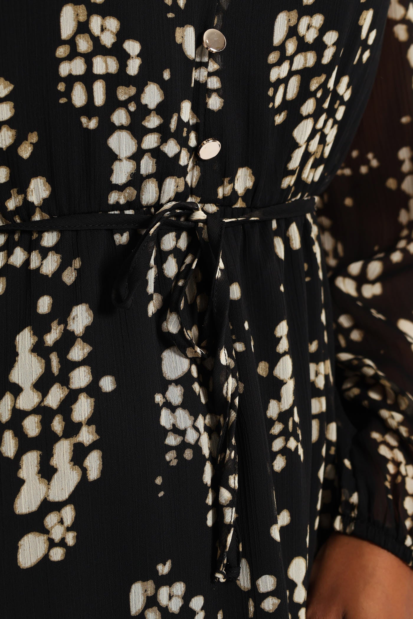 Flutter Sleeve Monochrome Tea Dress - Black/Cream - Image 5