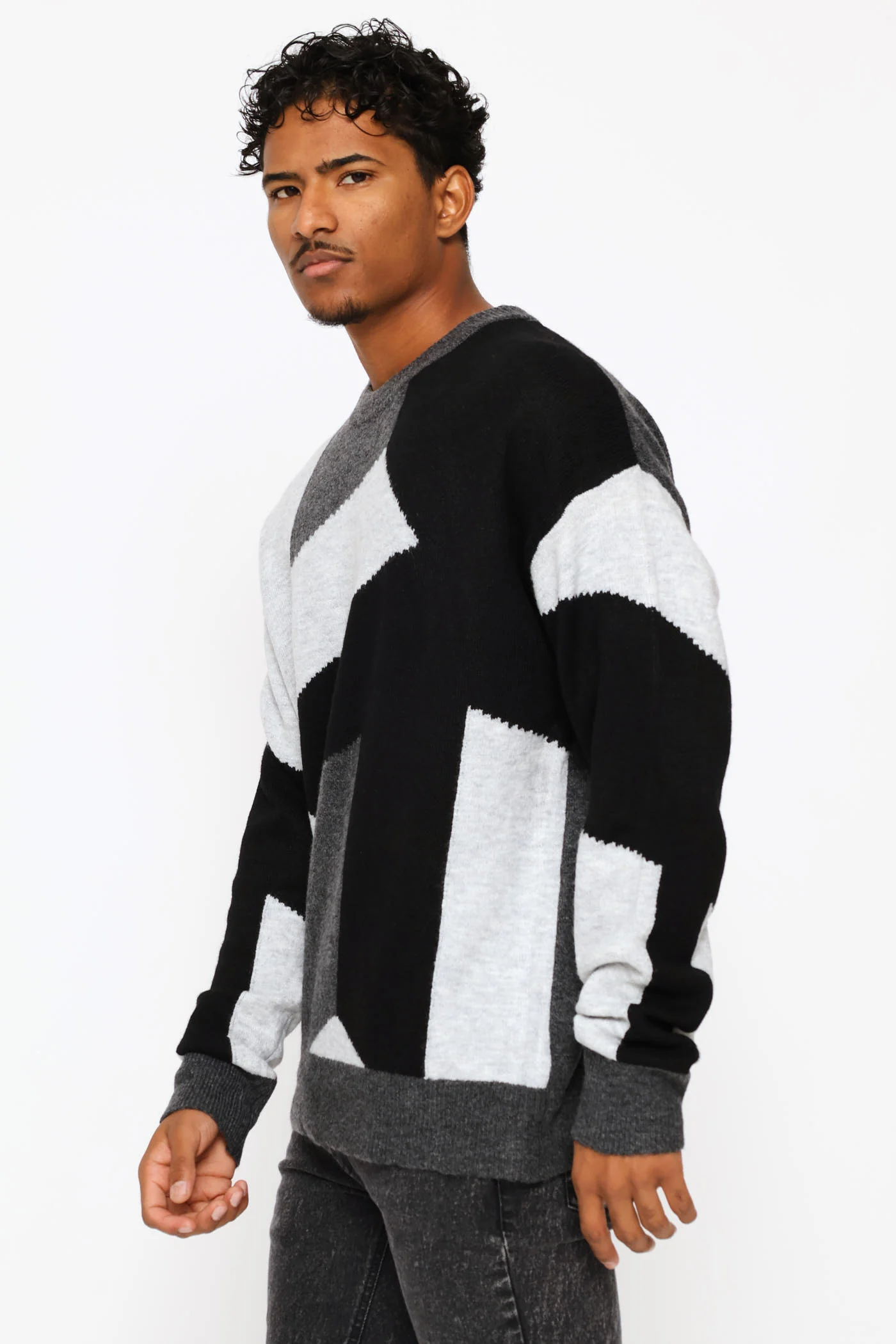 Geo Design Fashion Knitwear - Black - Image 3