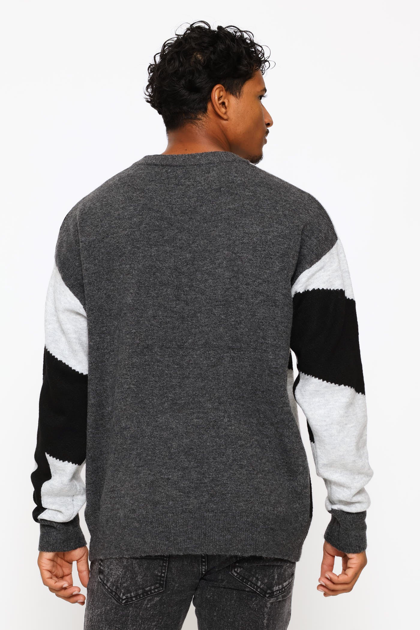 Geo Design Fashion Knitwear - Black - Image 4
