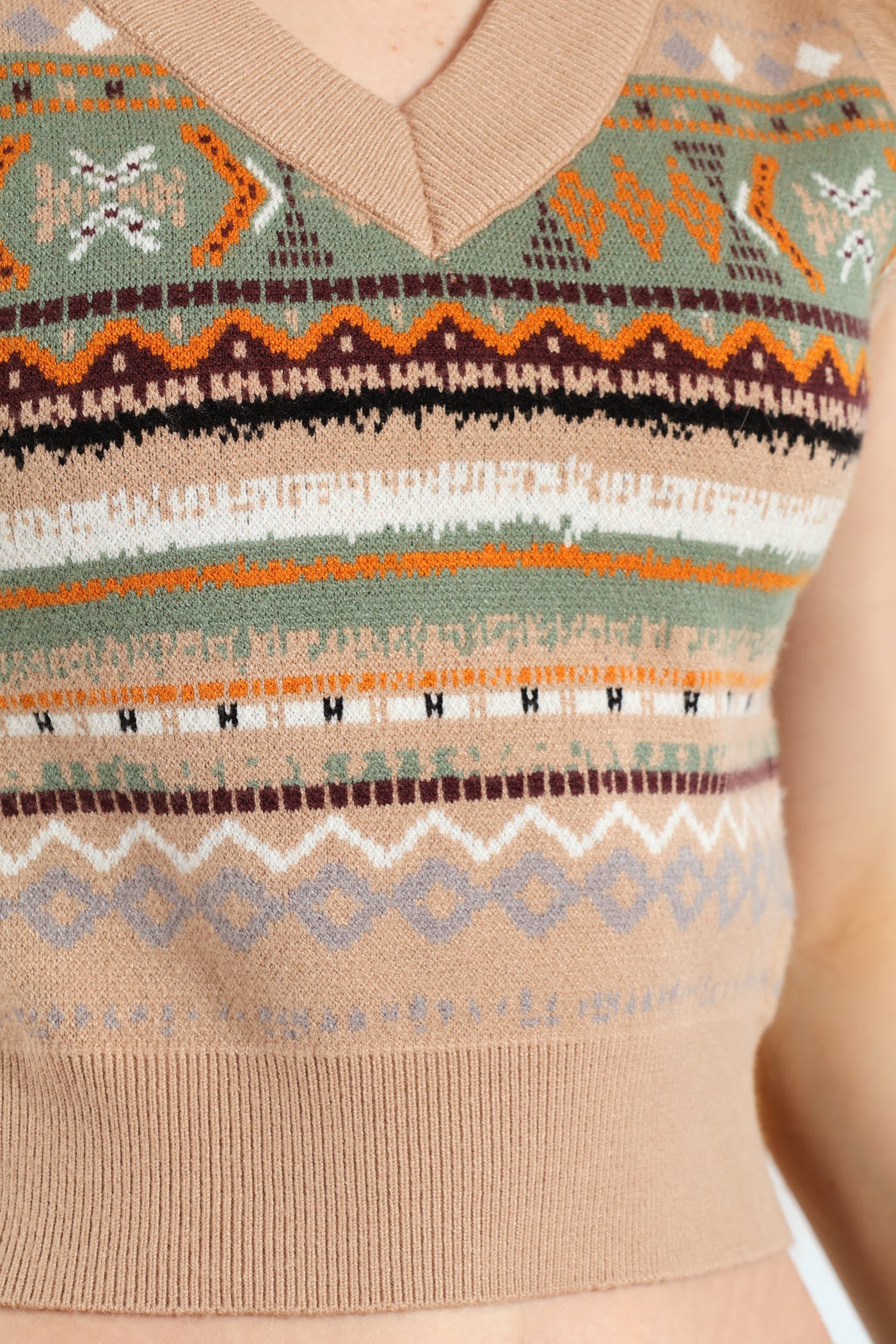 Geo Print Cropped Sweater Vest - Brown - Image 4