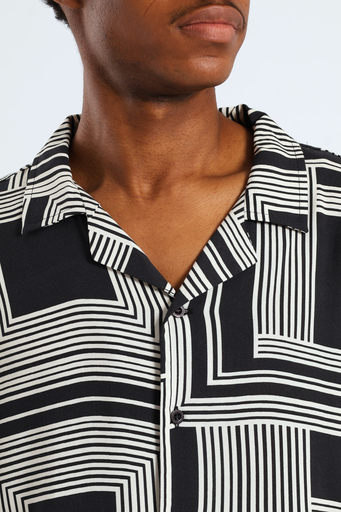 Geo Print Viscose Shirt - Black - Image 5