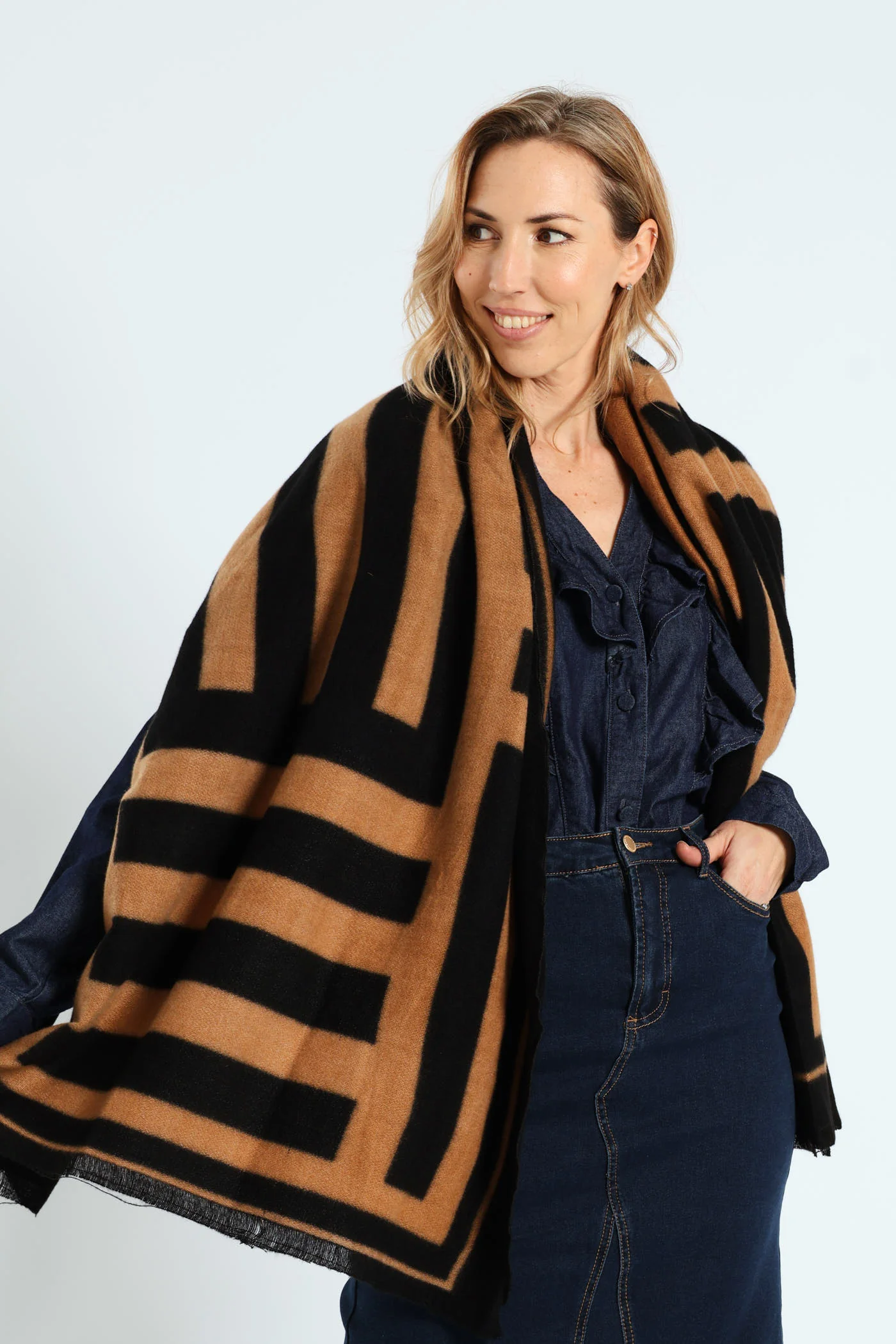 Geo Print Winter Feel Scarf - Black/Tan - Image 2