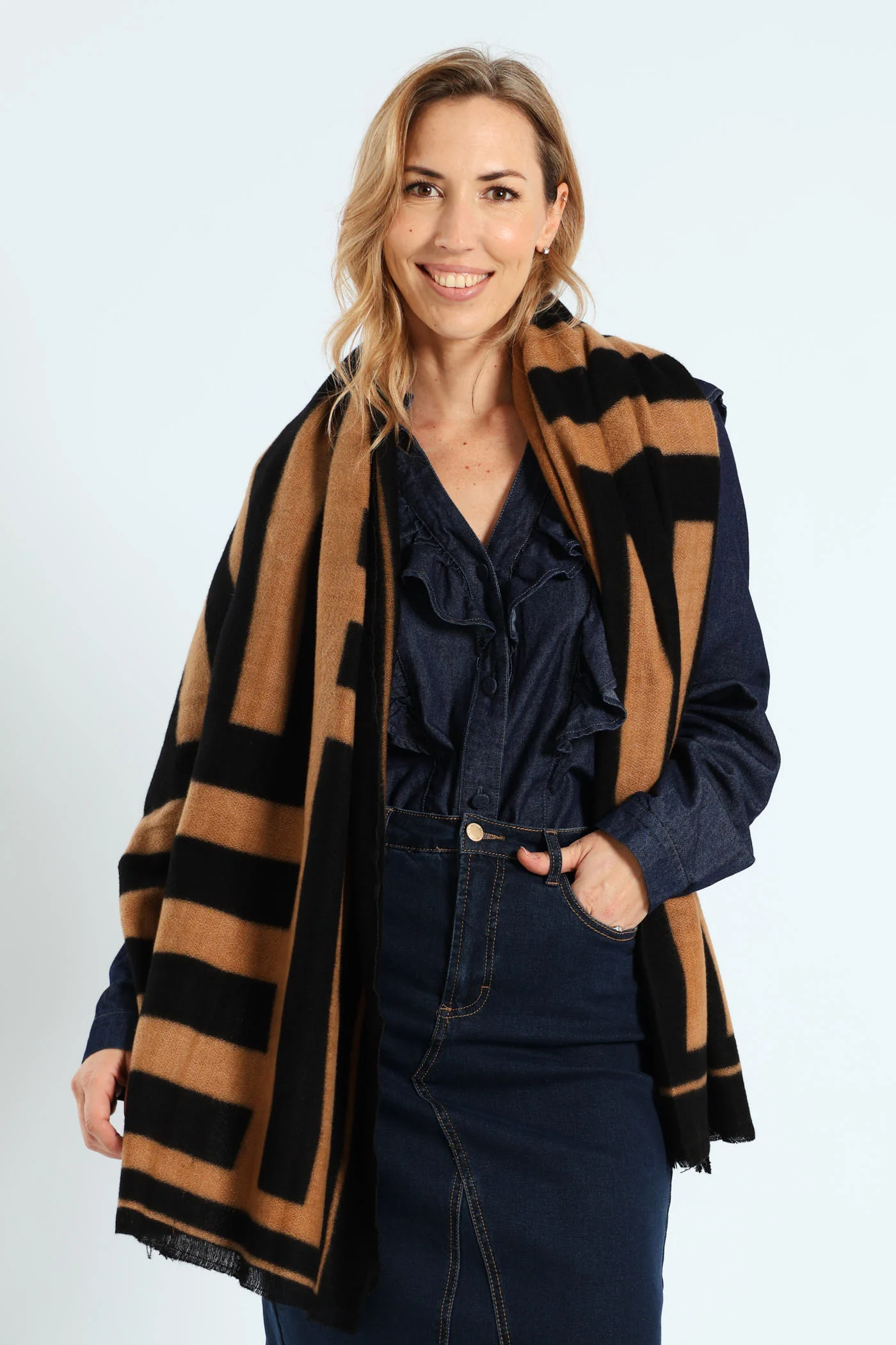 Geo Print Winter Feel Scarf - Black/Tan - Image 3