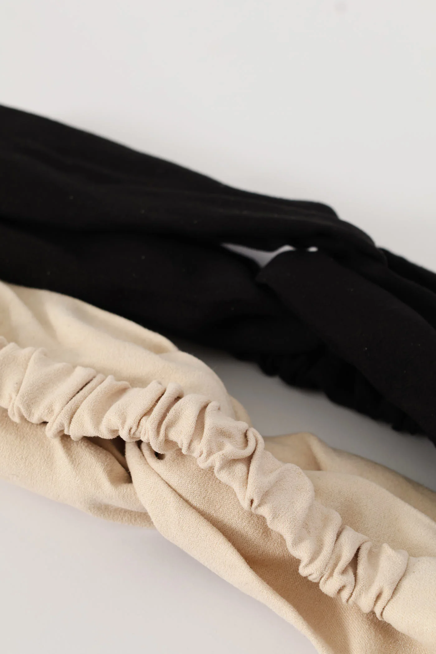 Girls 2 Pack Elasticated Headband - Black/White - Image 2