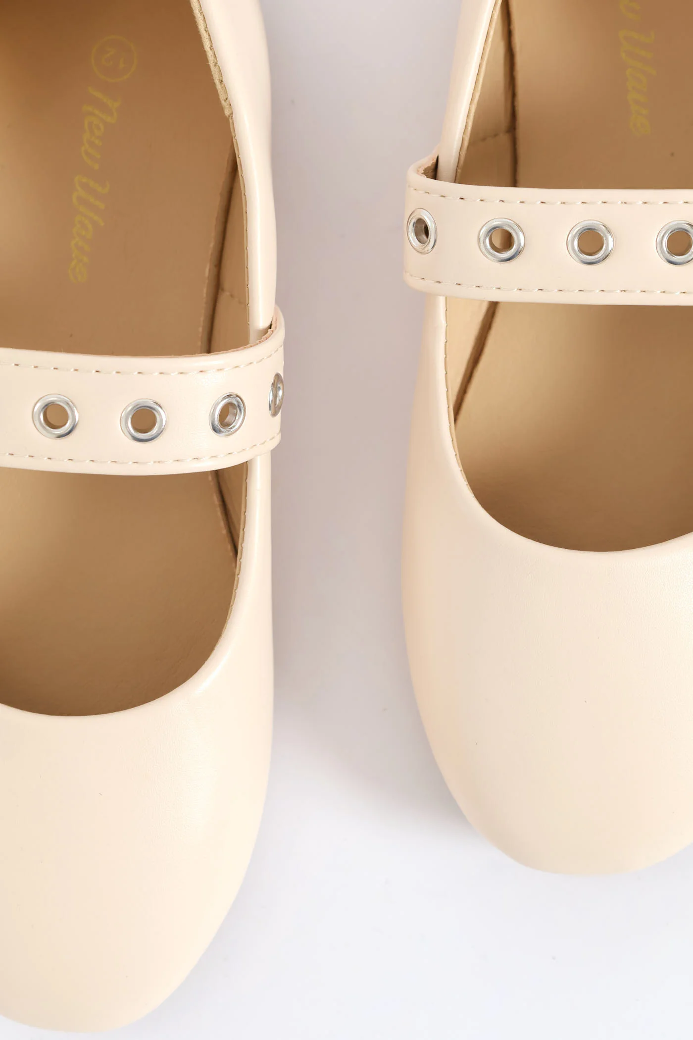 Girls Eyelet Mary Jane Pump - Cream - Image 7