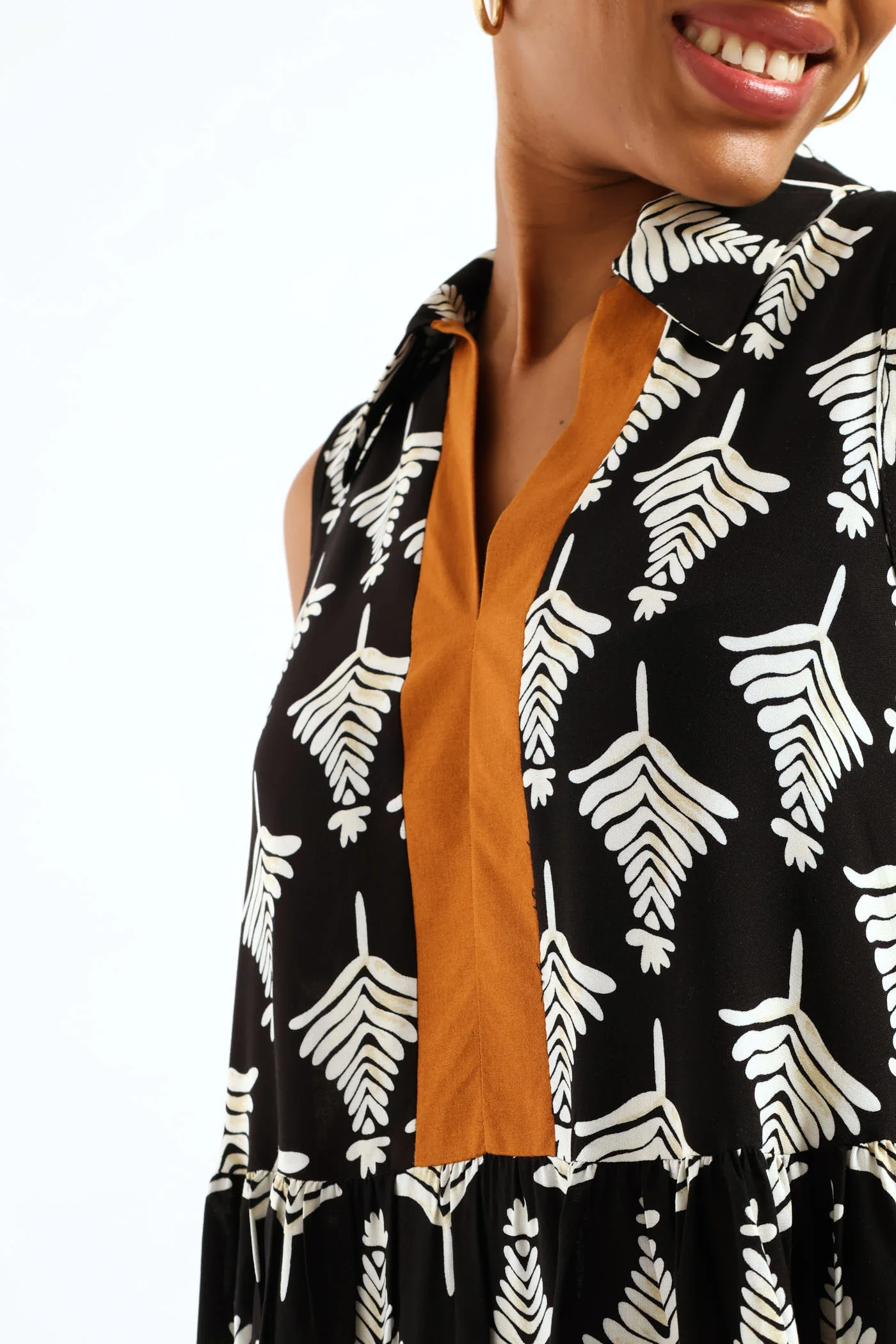 Half Placket Collar Border Print Shift Midi Dress - Black/Beige - Image 4