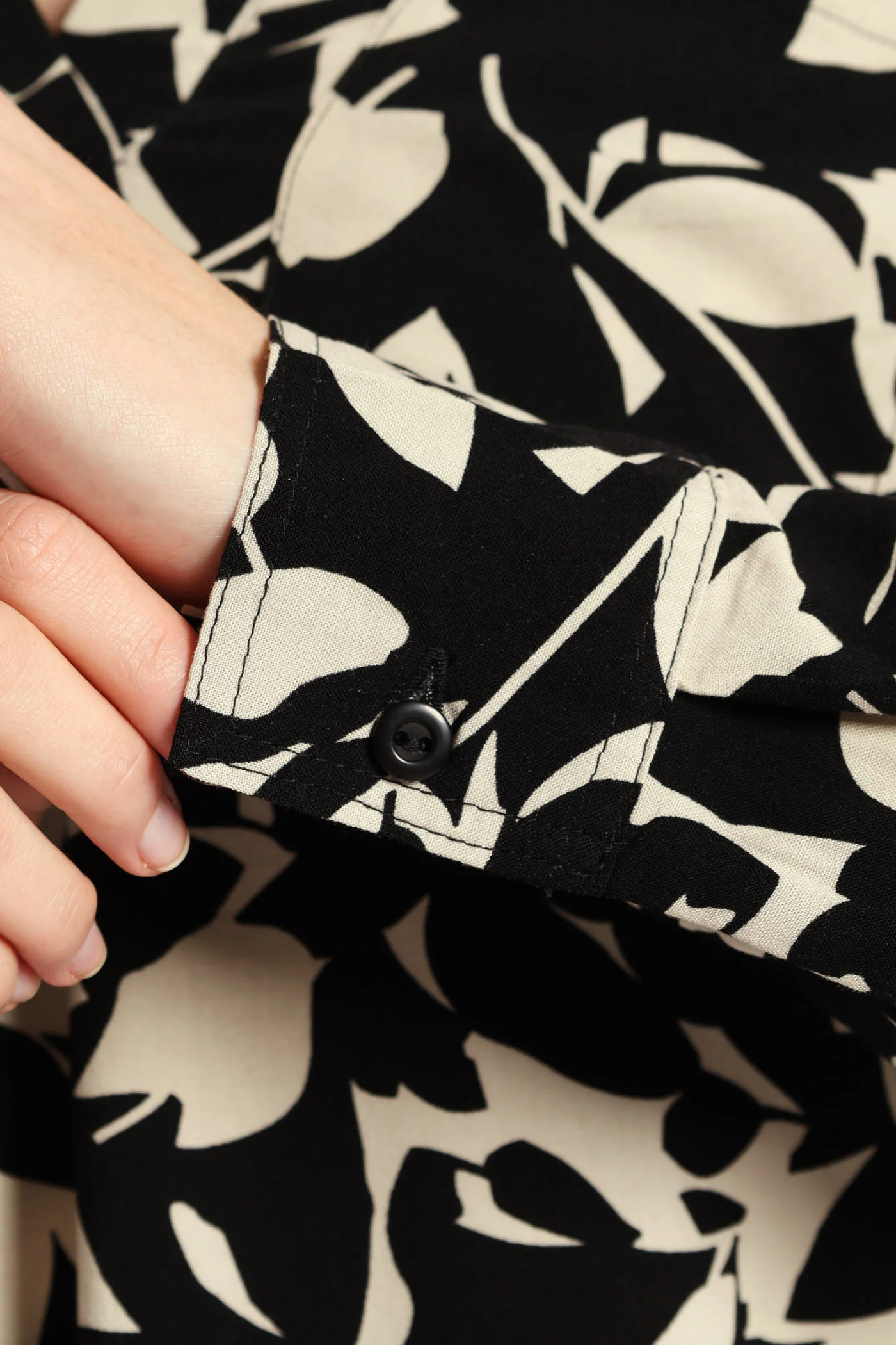 Half Placket Printed Popover Blouse - Black/Cream - Image 4