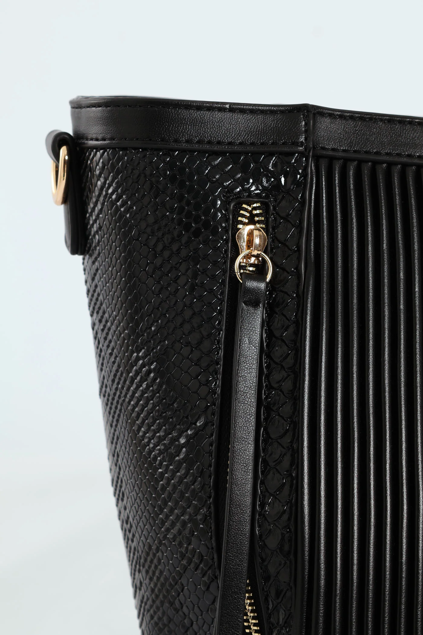 Handbag With Front Chain - Black - Image 5