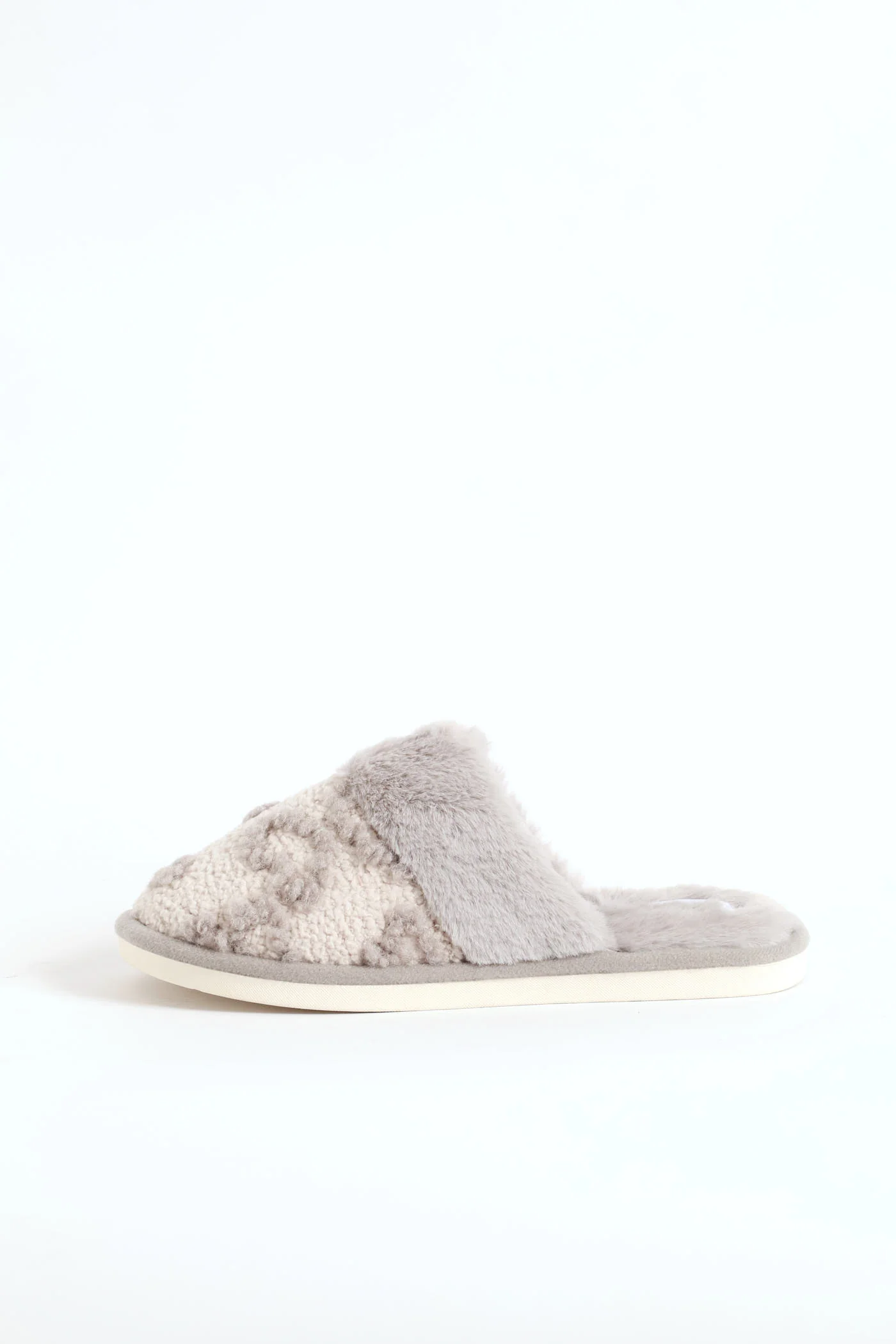 Heart Detail Closed Toe Slipper - Light Grey - Image 3