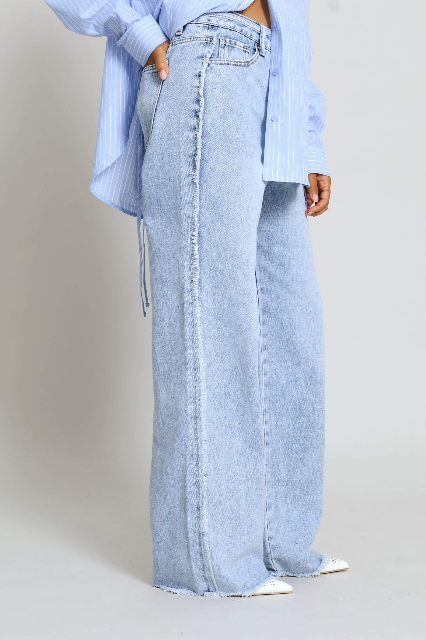 Hi-Rise Self Belt Frayed Side & Hem Wide Leg Denim - Light Wash - Image 2