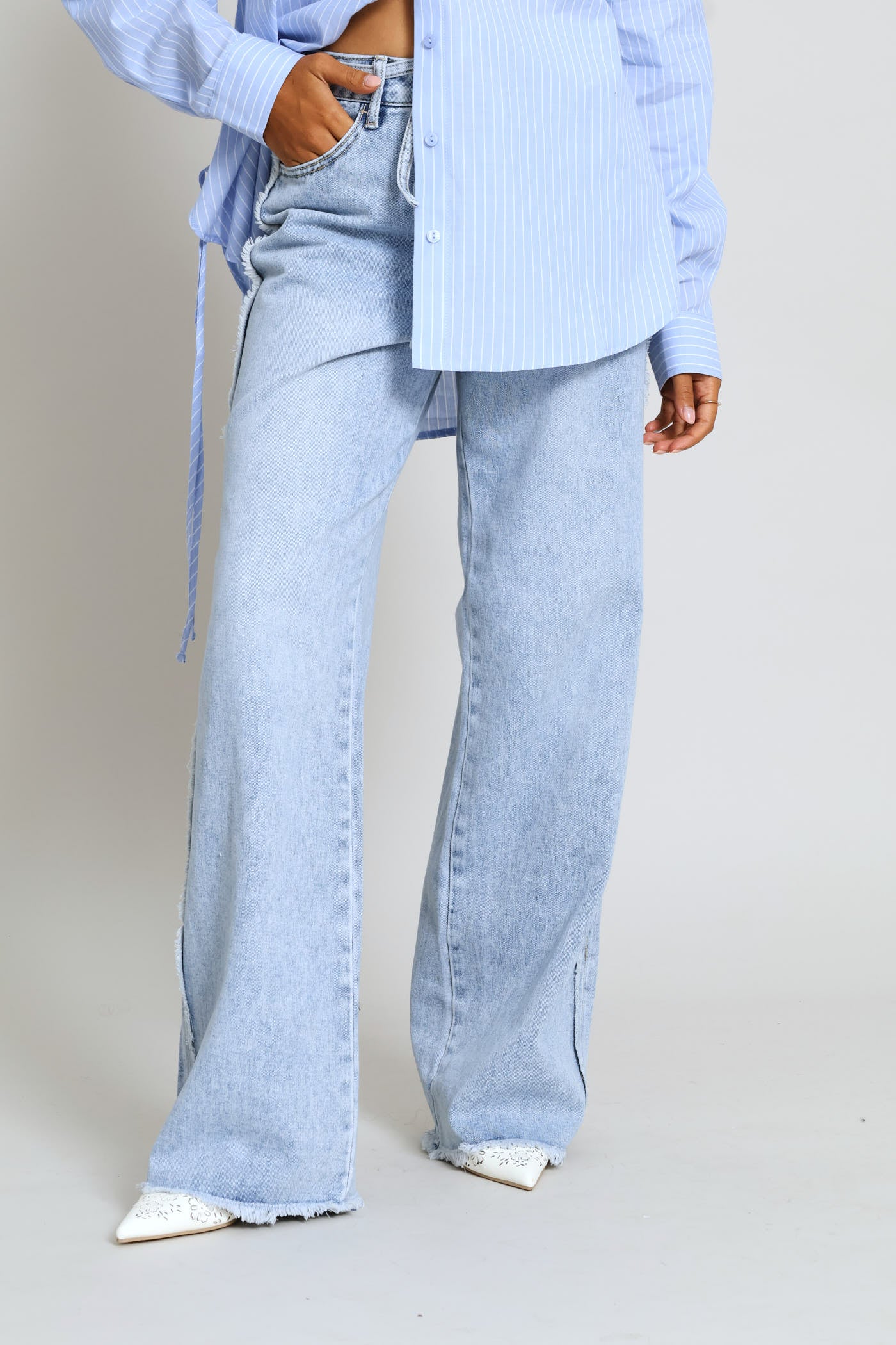 Hi-Rise Self Belt Frayed Side & Hem Wide Leg Denim - Light Wash - Image 3