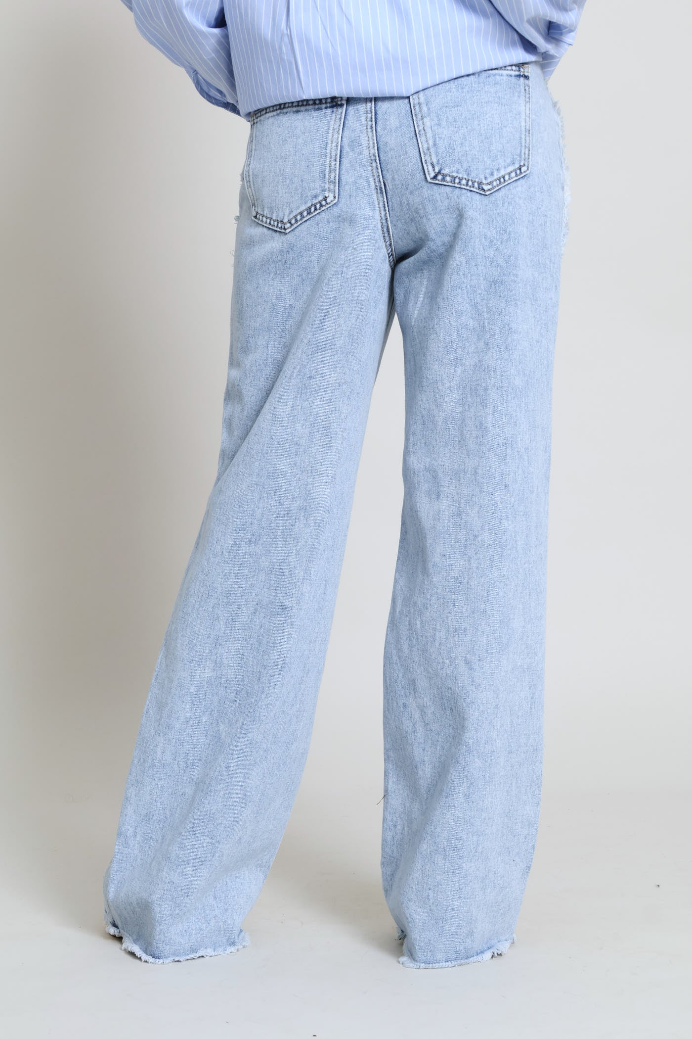 Hi-Rise Self Belt Frayed Side & Hem Wide Leg Denim - Light Wash - Image 4