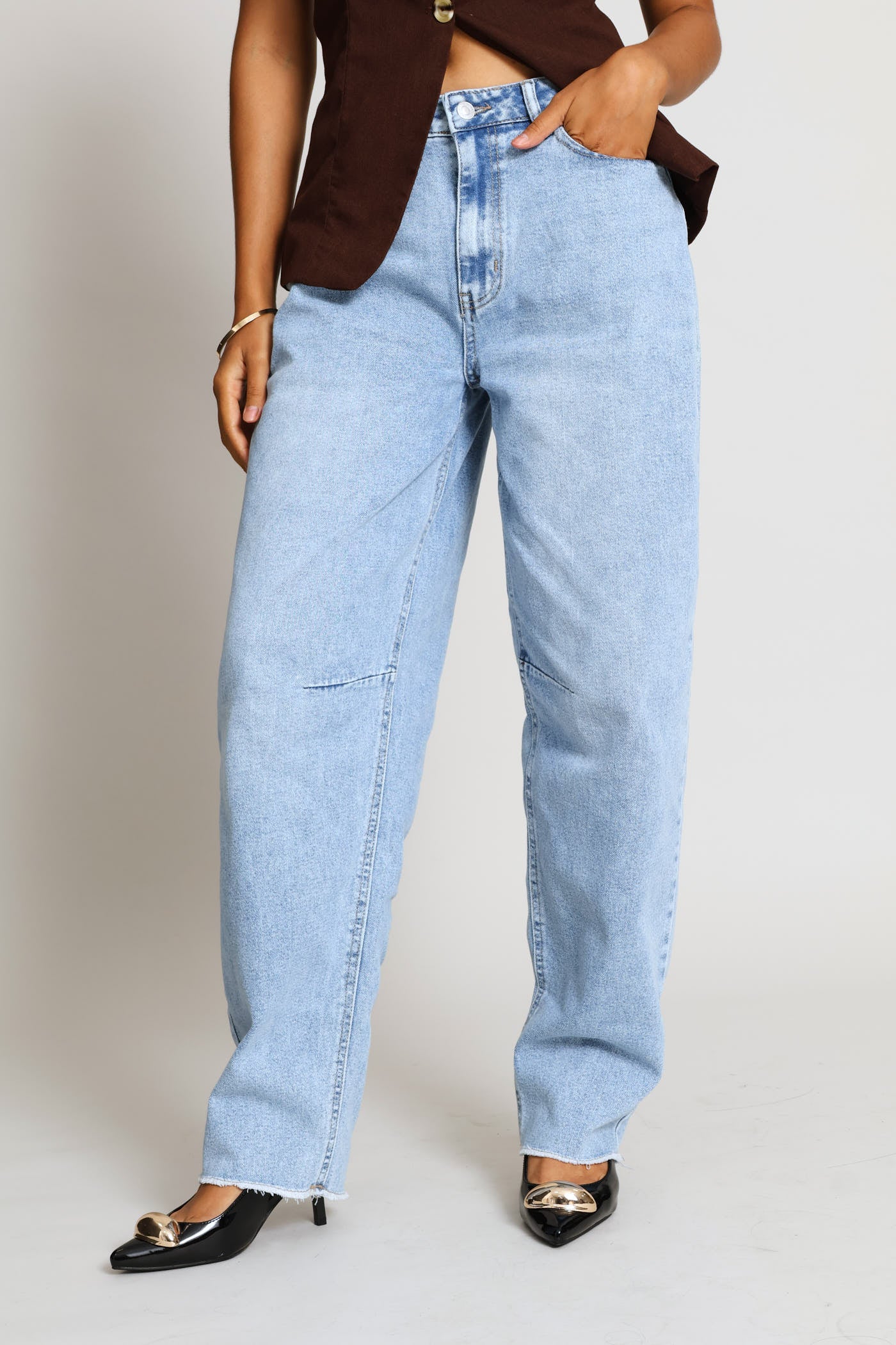 Hi Waist Raw Hem Barrel Denim - Light Wash - Image 2
