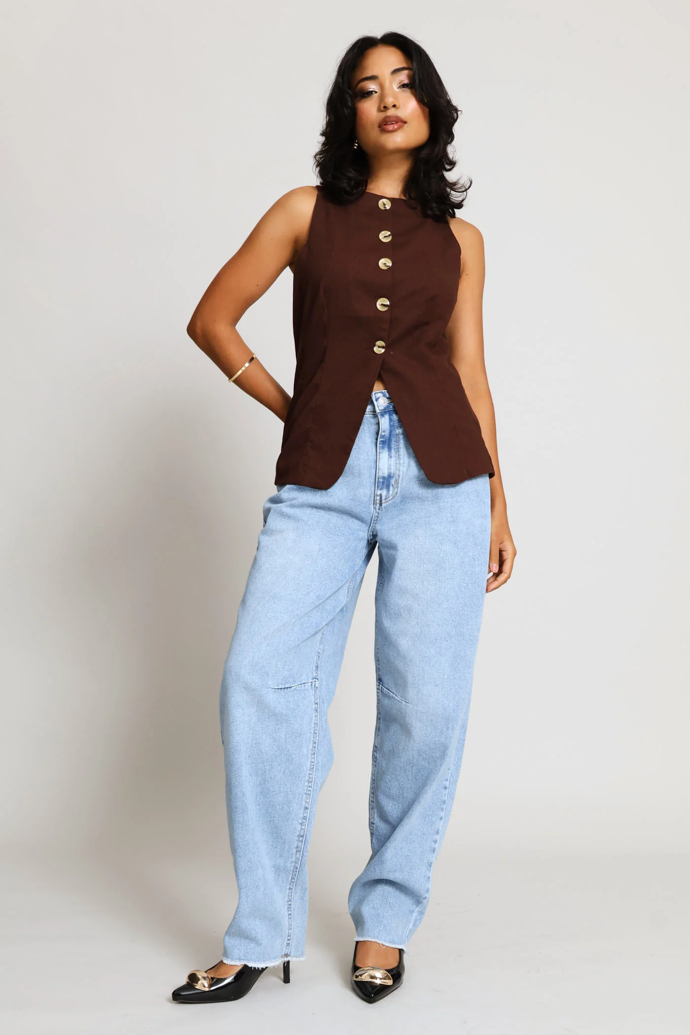 Hi Waist Raw Hem Barrel Denim - Light Wash - Image 6