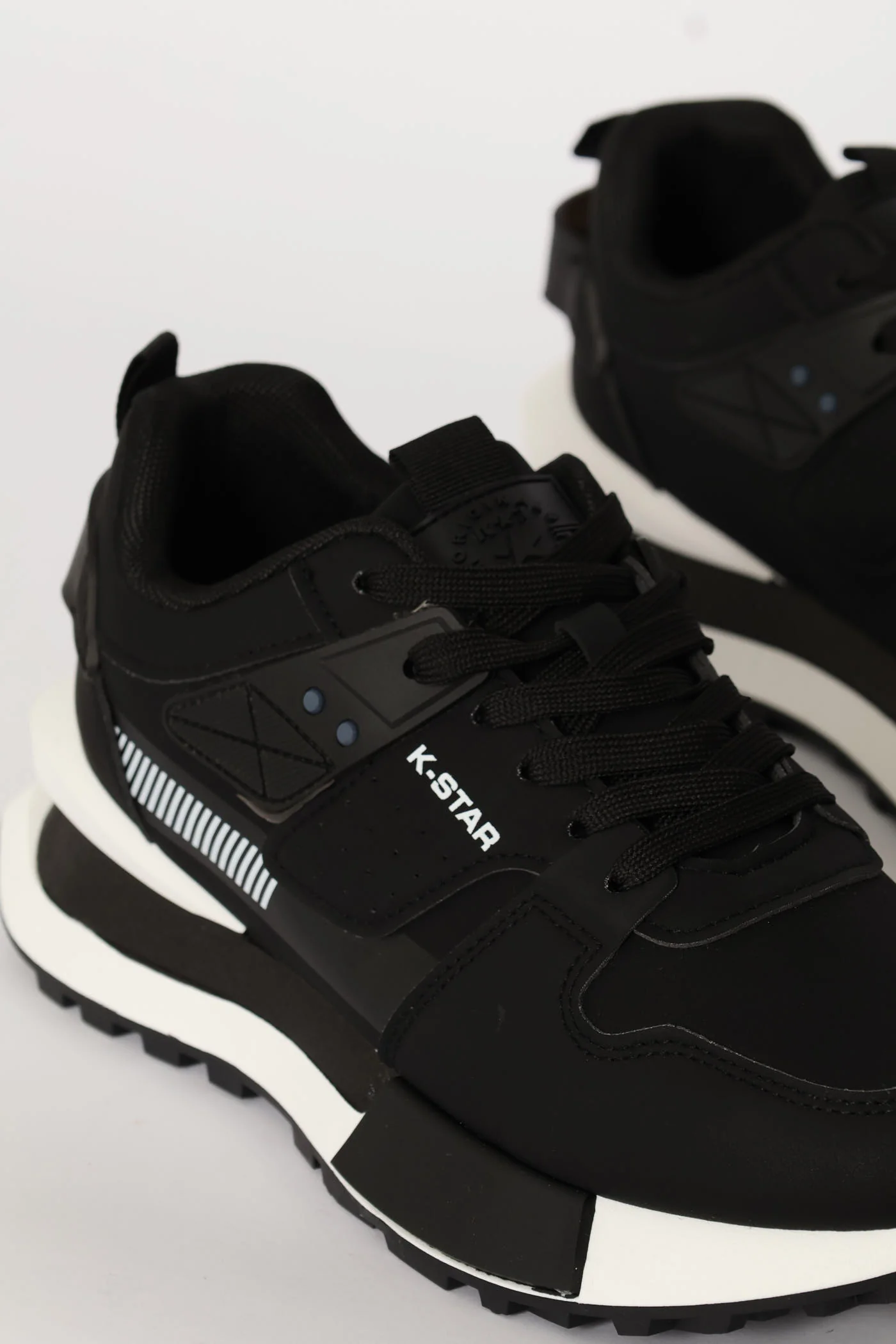 Ice Retro Lace Up Trainer - Black - Image 2