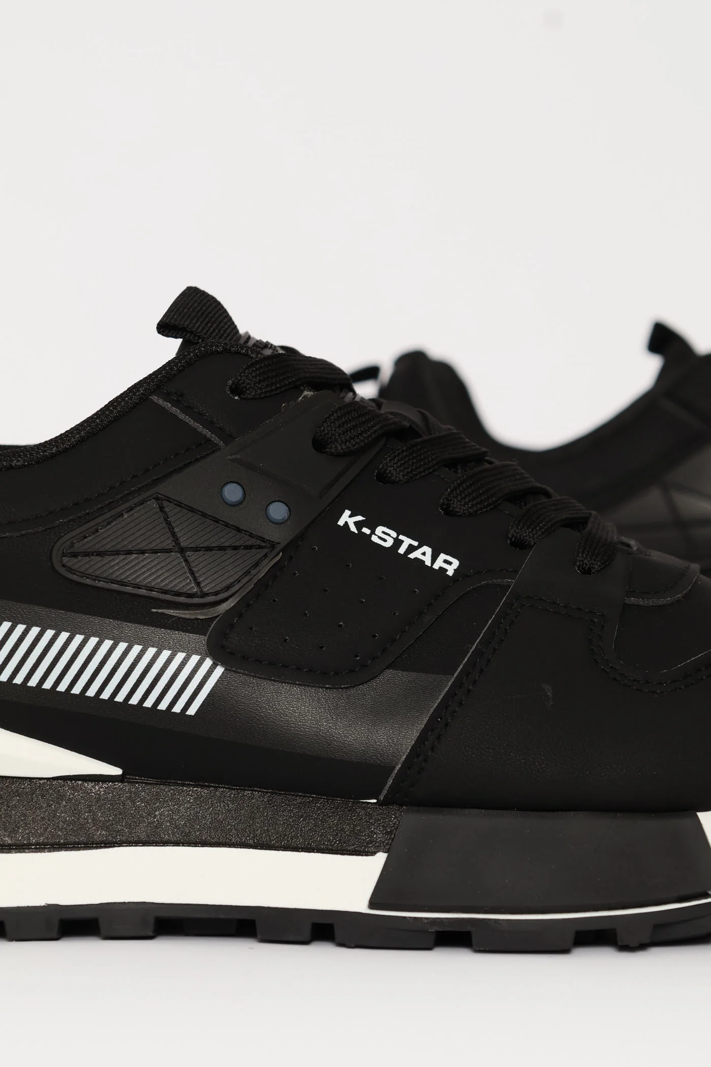 Ice Retro Lace Up Trainer - Black - Image 5